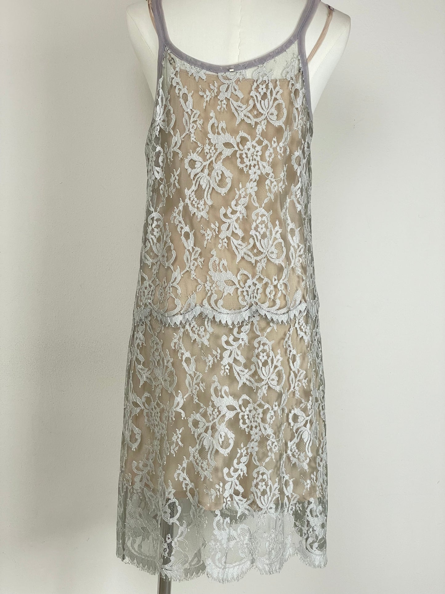 Slip dress in pizzo con sottoveste in seta