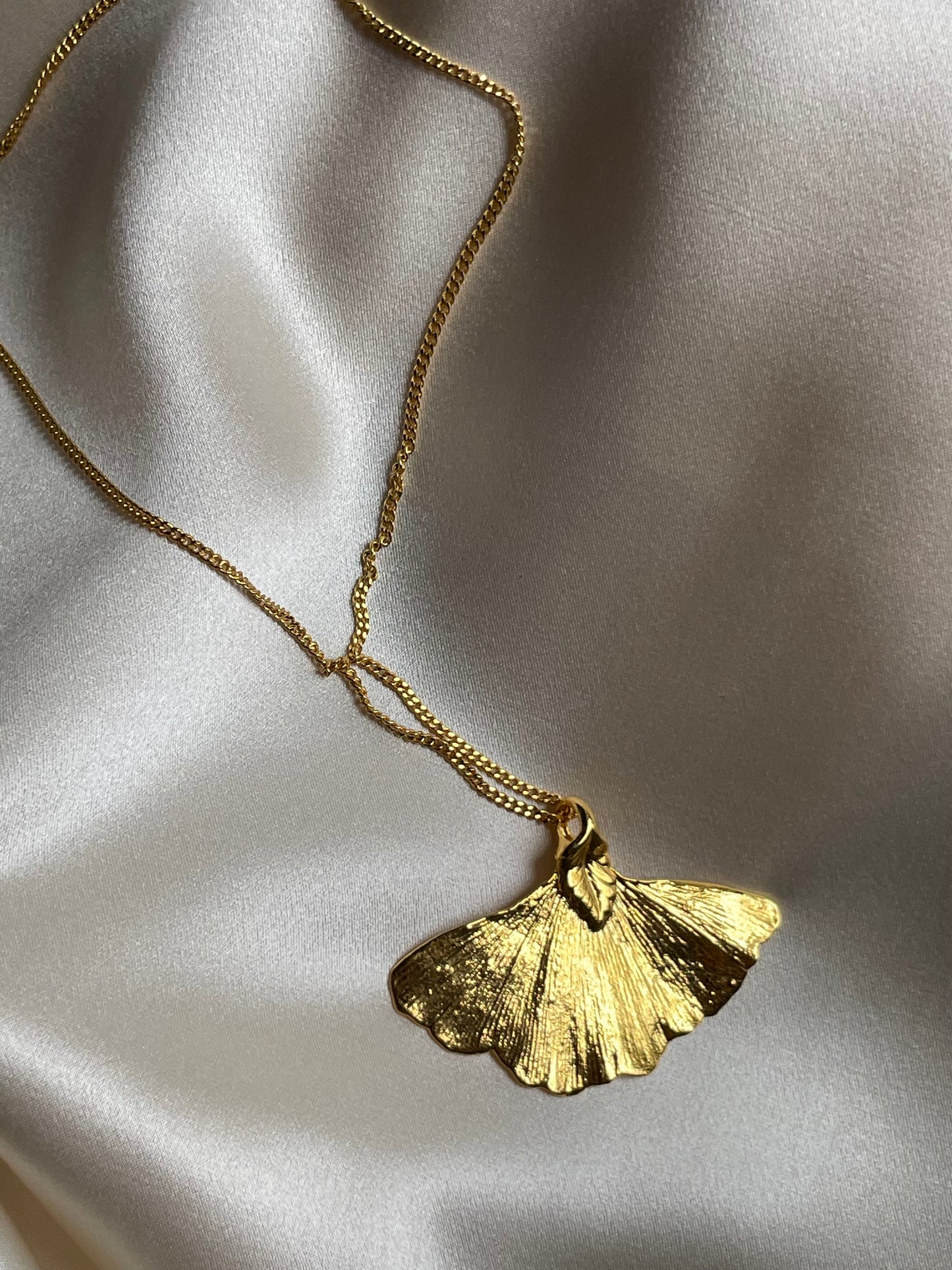 Ginkgo Baloba leaf gold necklace