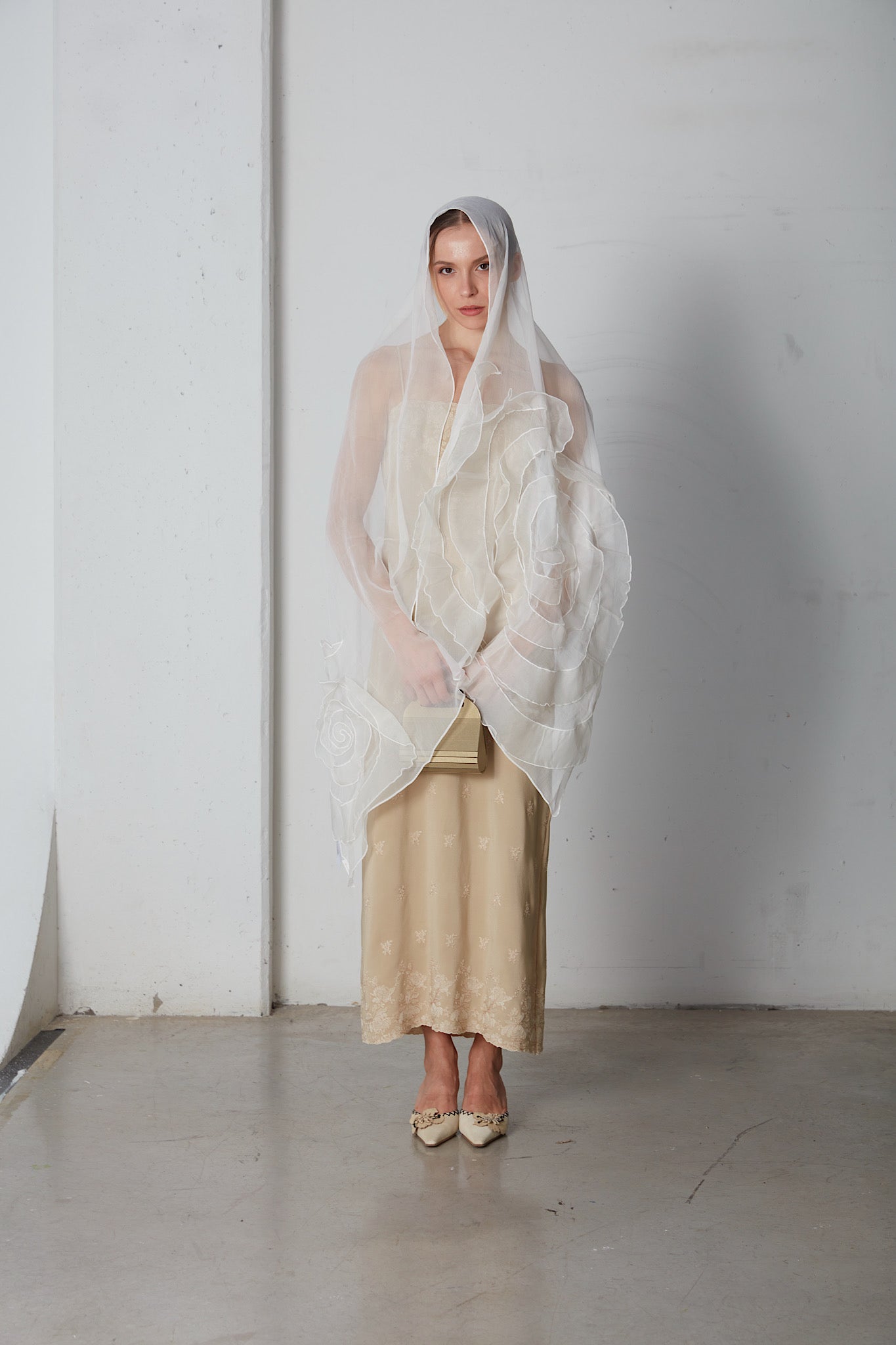 Stola Max Mara in organza di seta con ricamo floreale