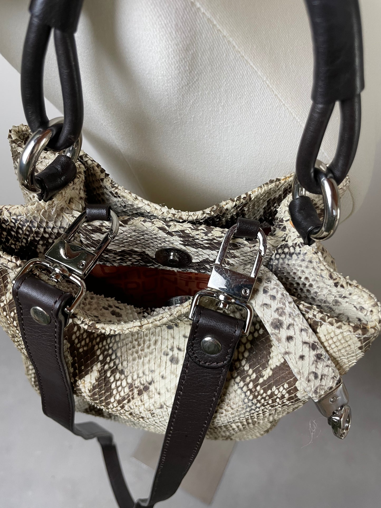 Borsa a secchiello in vera pelle effetto pitone