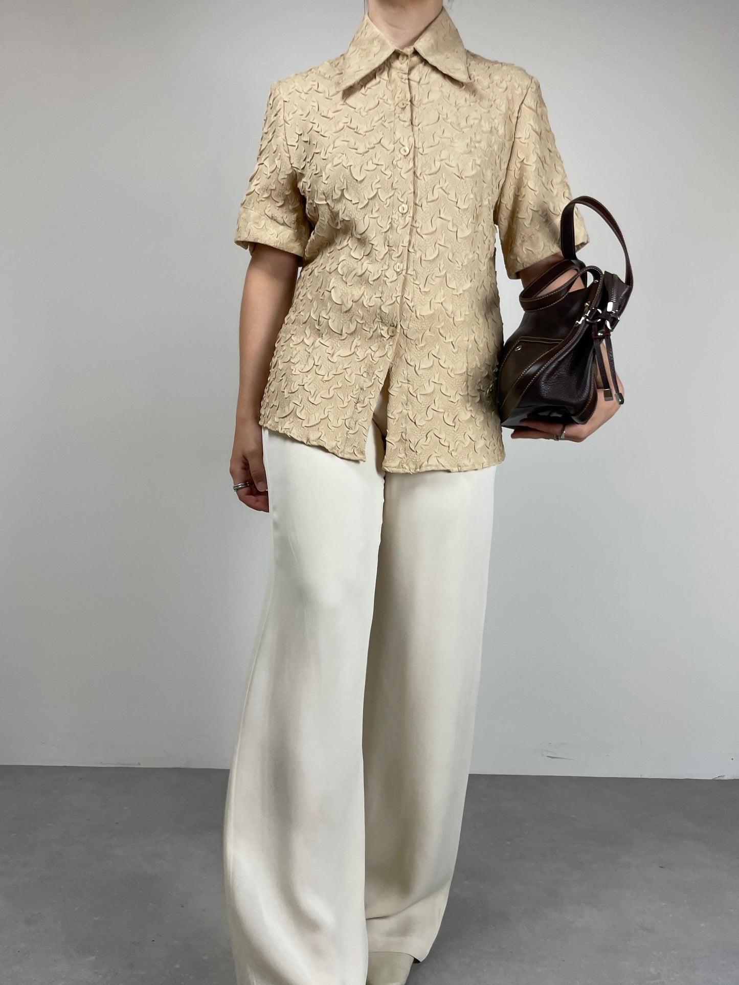 Camicia beige in tessuto crinkle