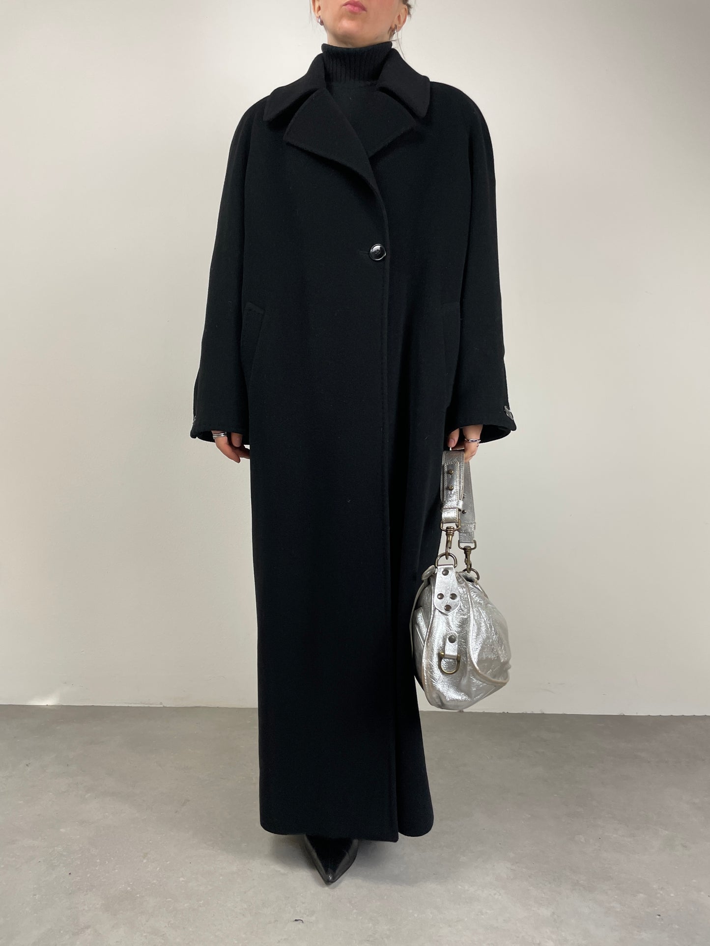 Cappotto vintage lungo in lana nera