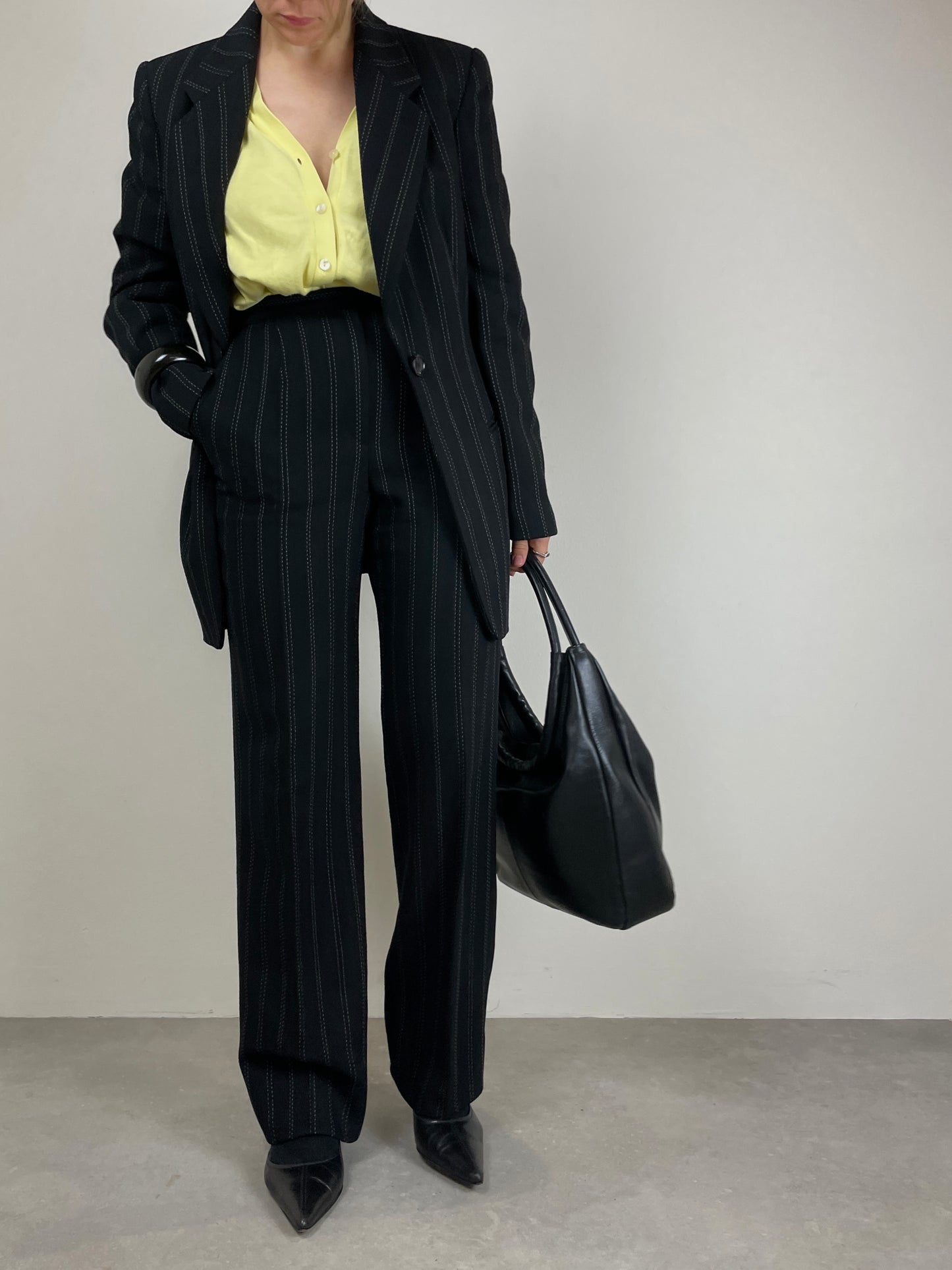 Completo vintage in lana gessata nera