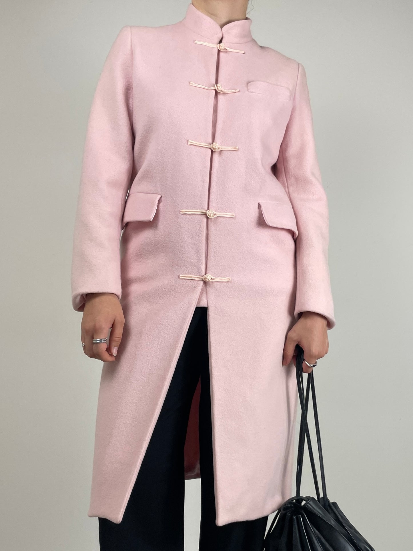 Cappottino in lana e cashmere dallo stile orientale
