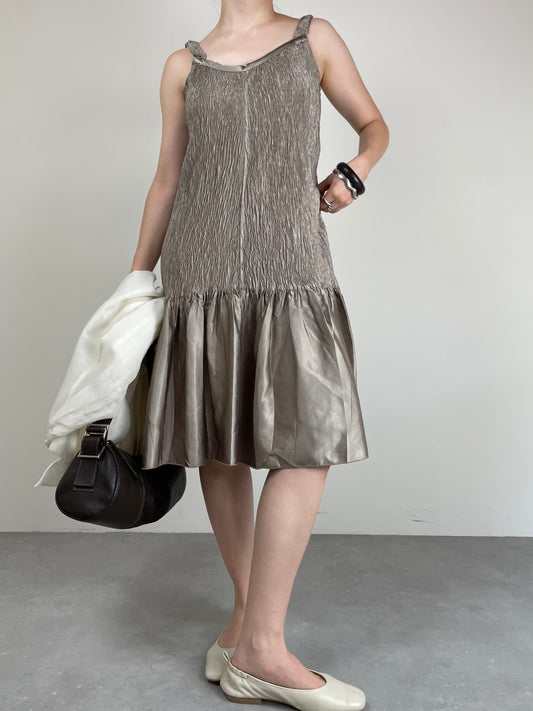 Abito vintage con lavorazione increspata e balza