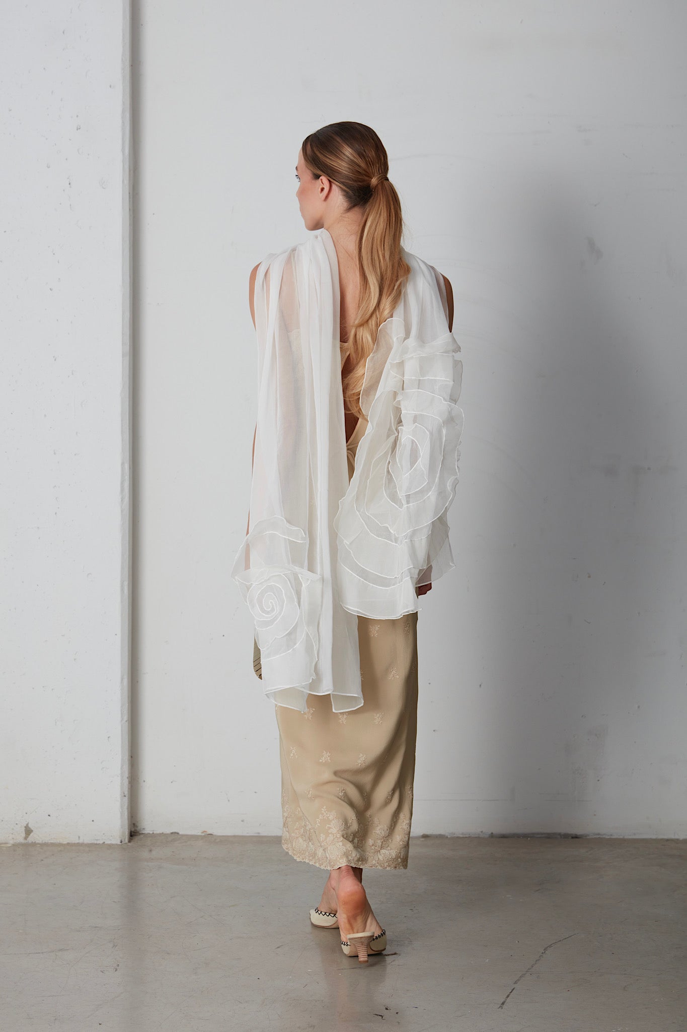 Stola Max Mara in organza di seta con ricamo floreale