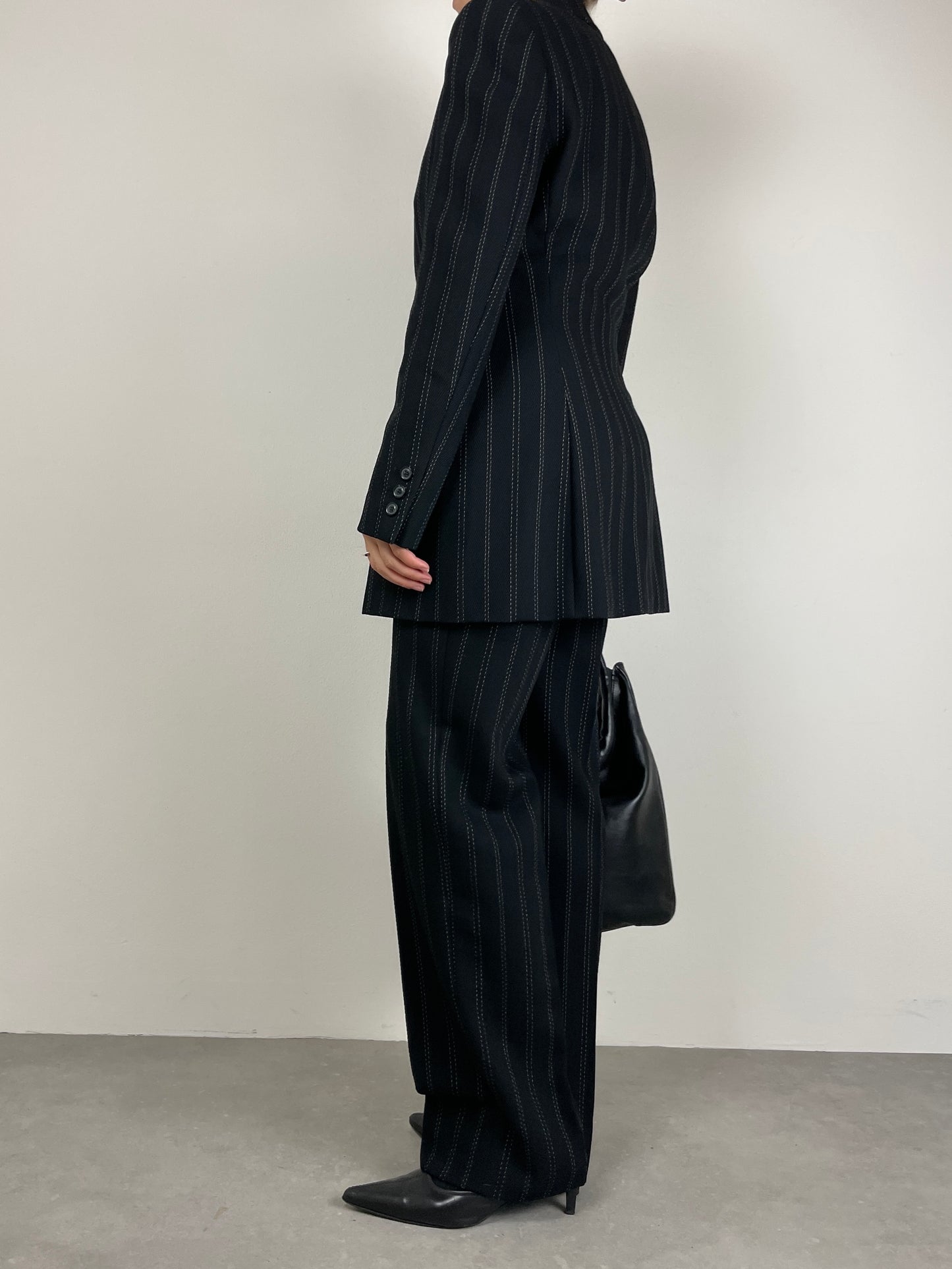 Completo vintage in lana gessata nera