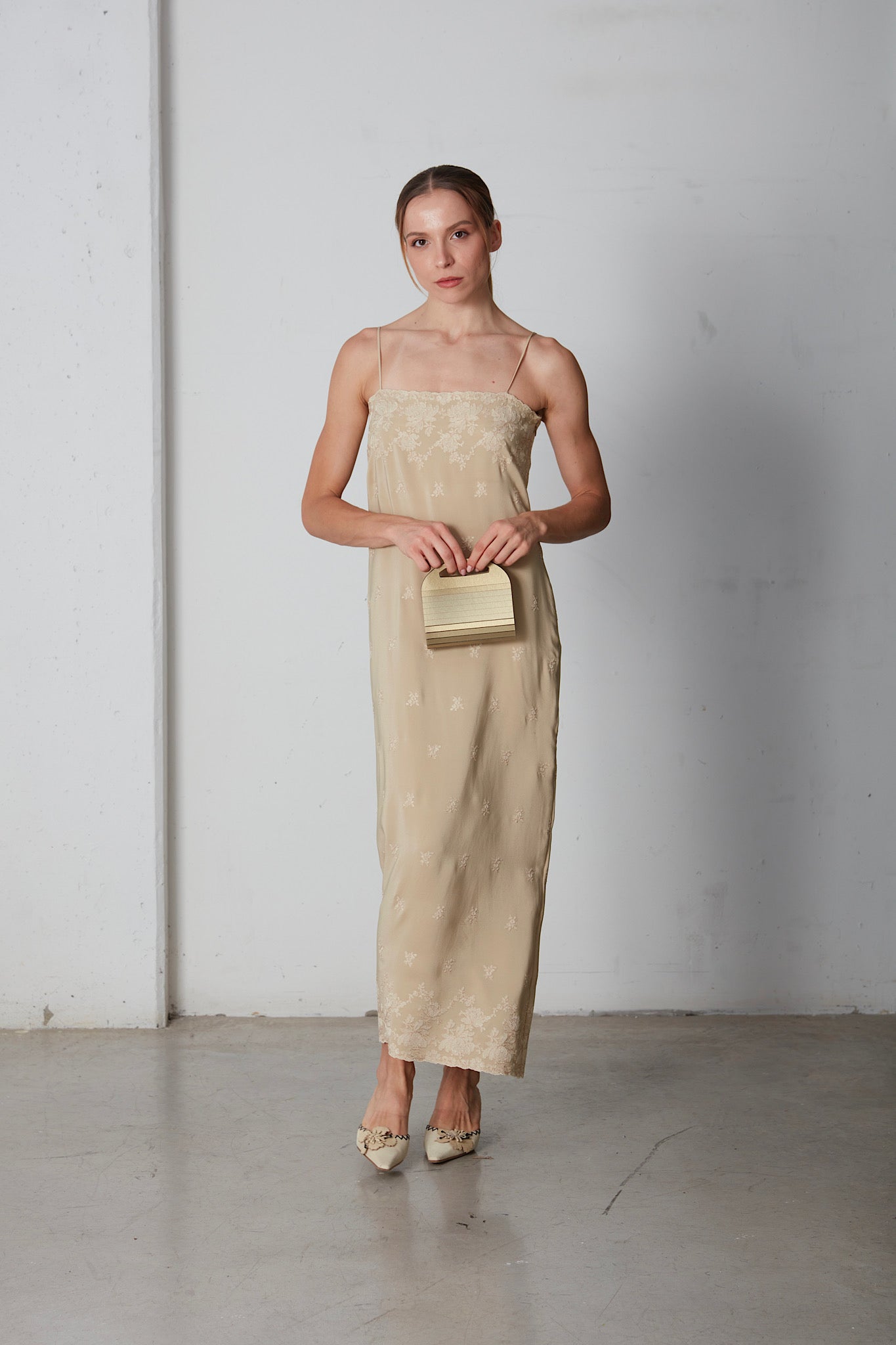 Alberta Ferretti abito in pura seta ricamata