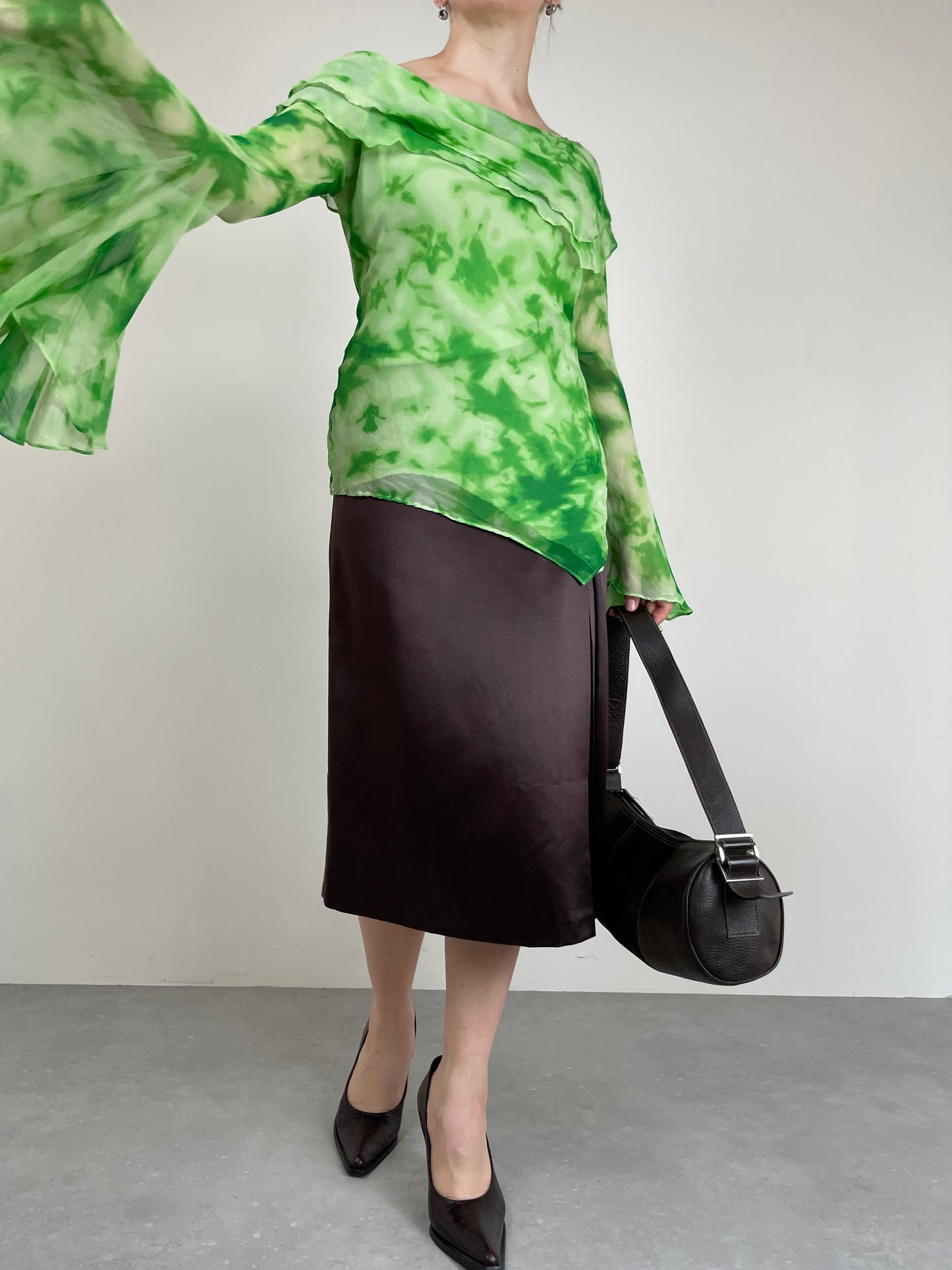 Top vintage in seta tie-dye con balze e maniche a campana