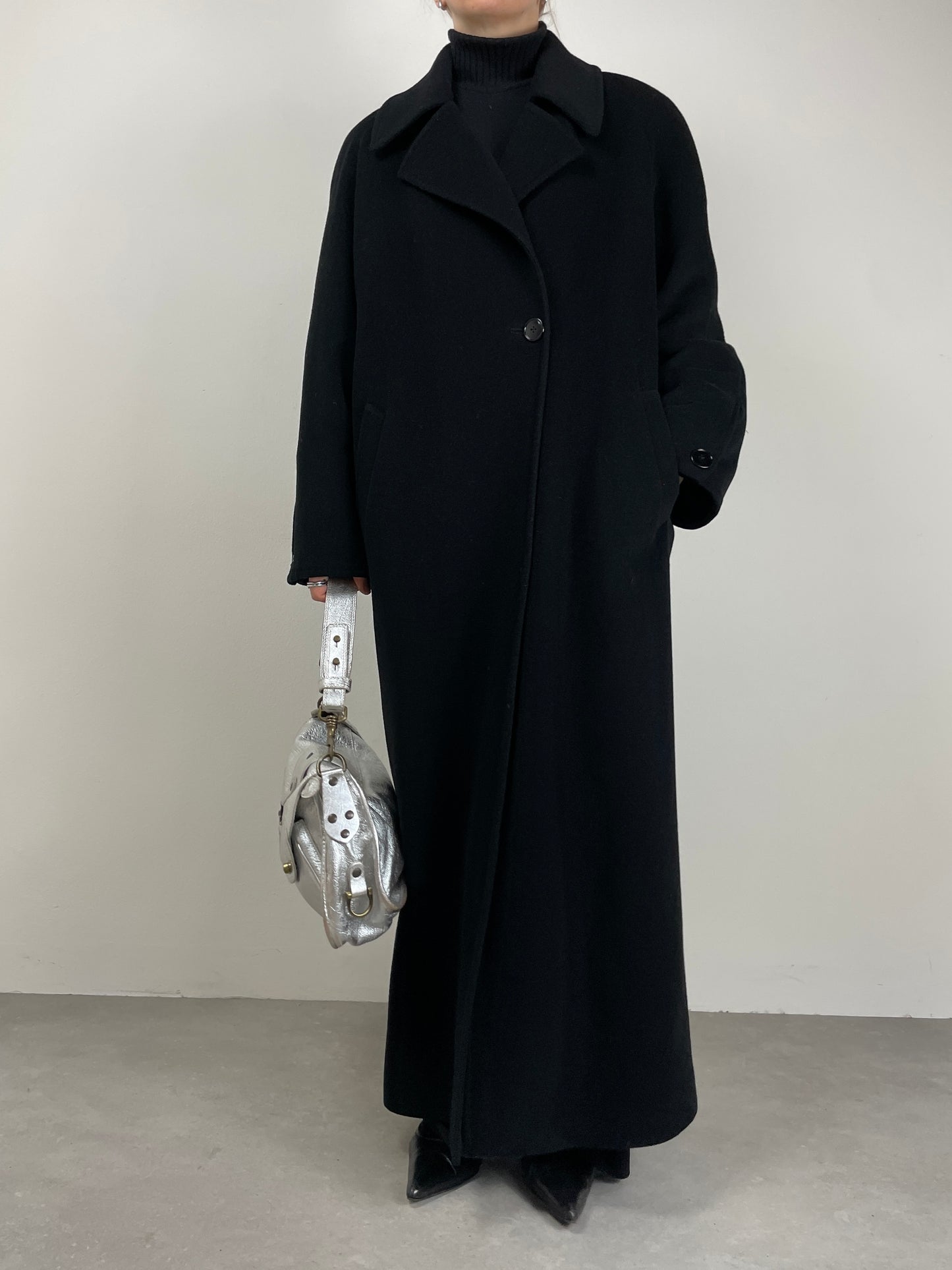 Cappotto vintage lungo in lana nera