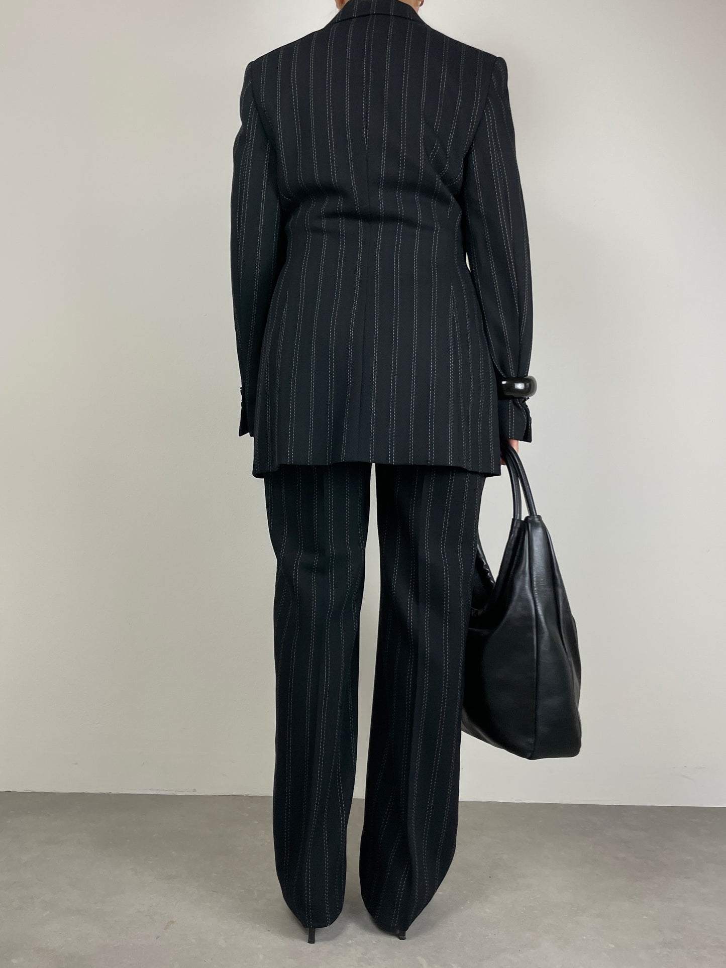 Completo vintage in lana gessata nera
