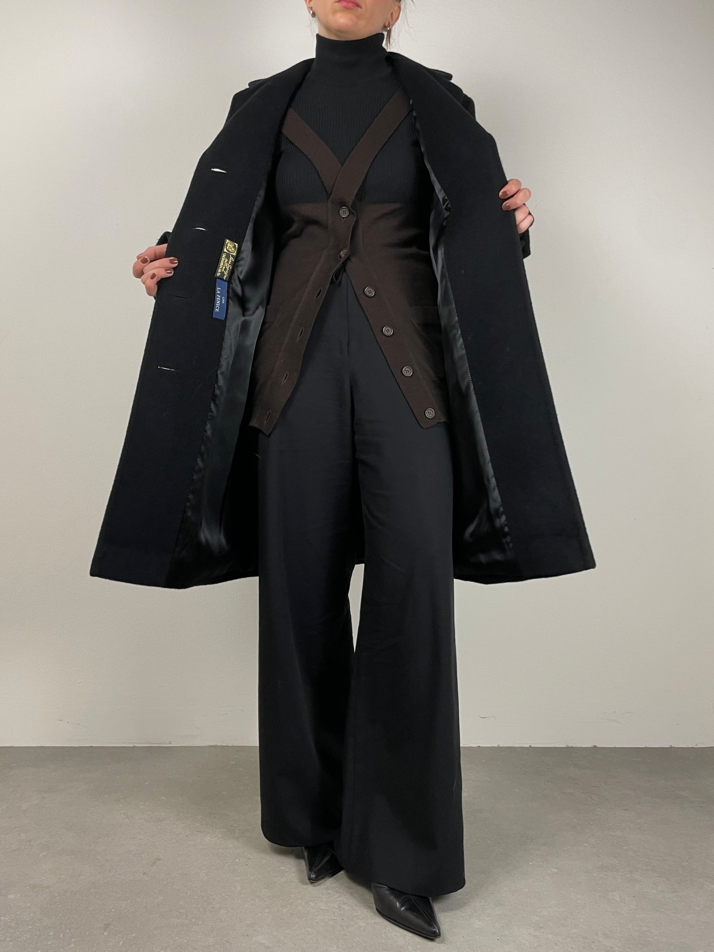 Cappotto in pura lana nera