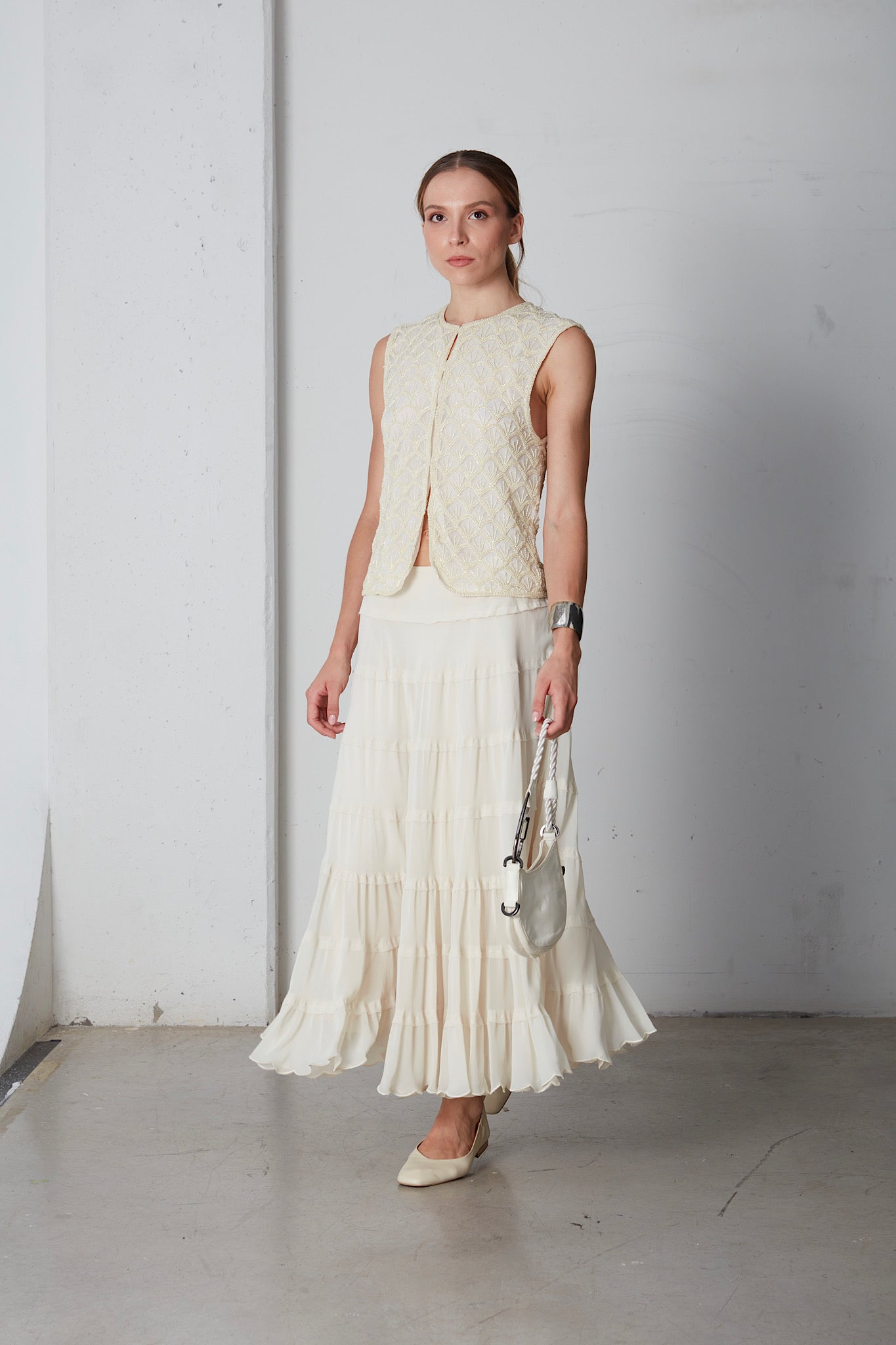 Gilet in seta ricamato con perline
