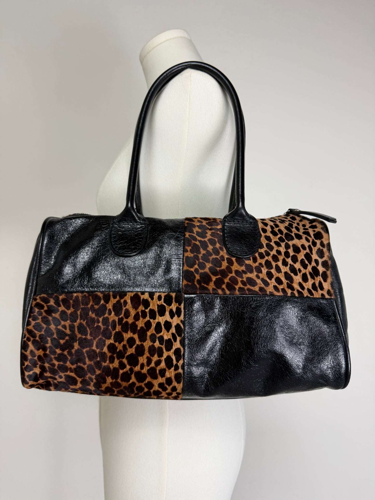 Bauletto in pelle verniciata e cavallino leopardato