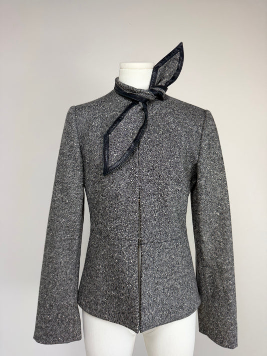 Giacca in twill di lana con nodo al collo