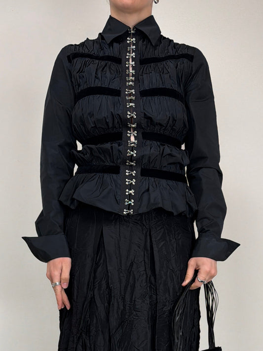 Camicia con ganci metallici