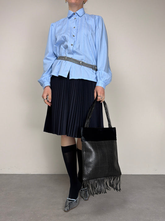 Camicia azzurra in cotone con pieghe