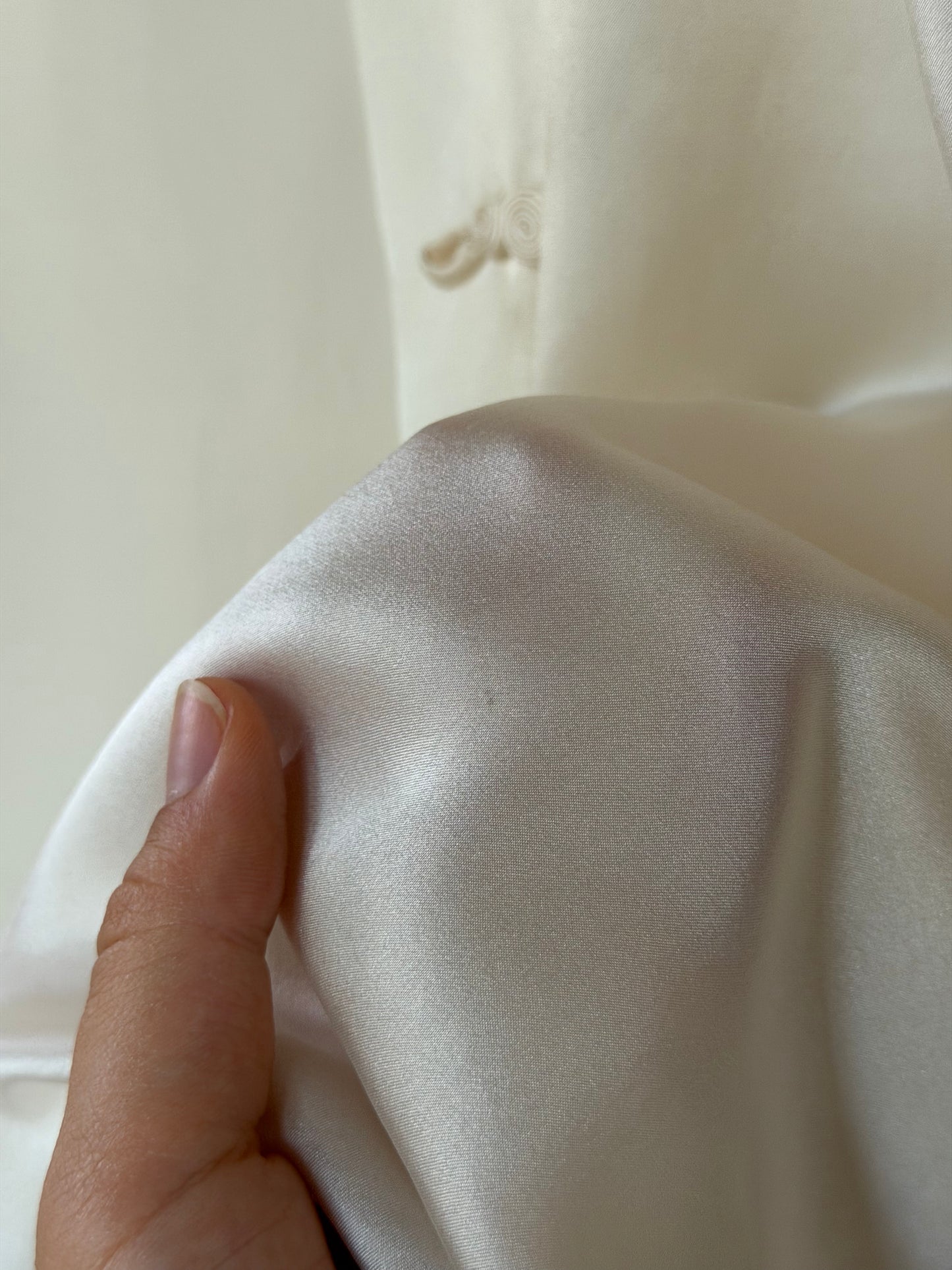Blusa orientale in seta con ricami fatti a mano