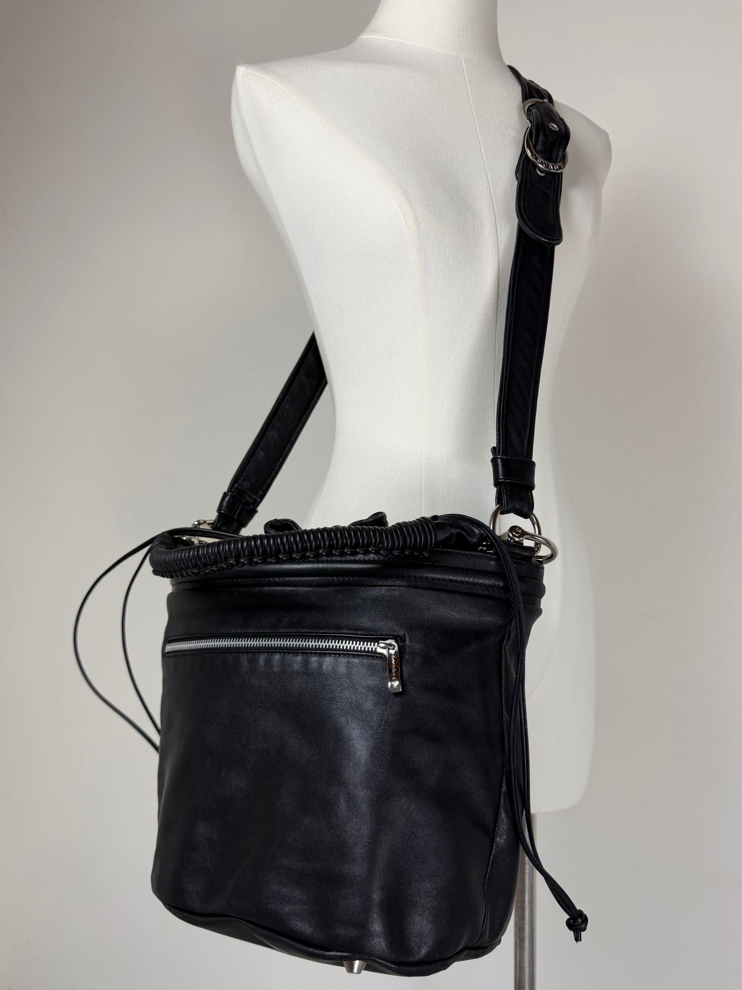 Borsa a secchiello in vera pelle nera