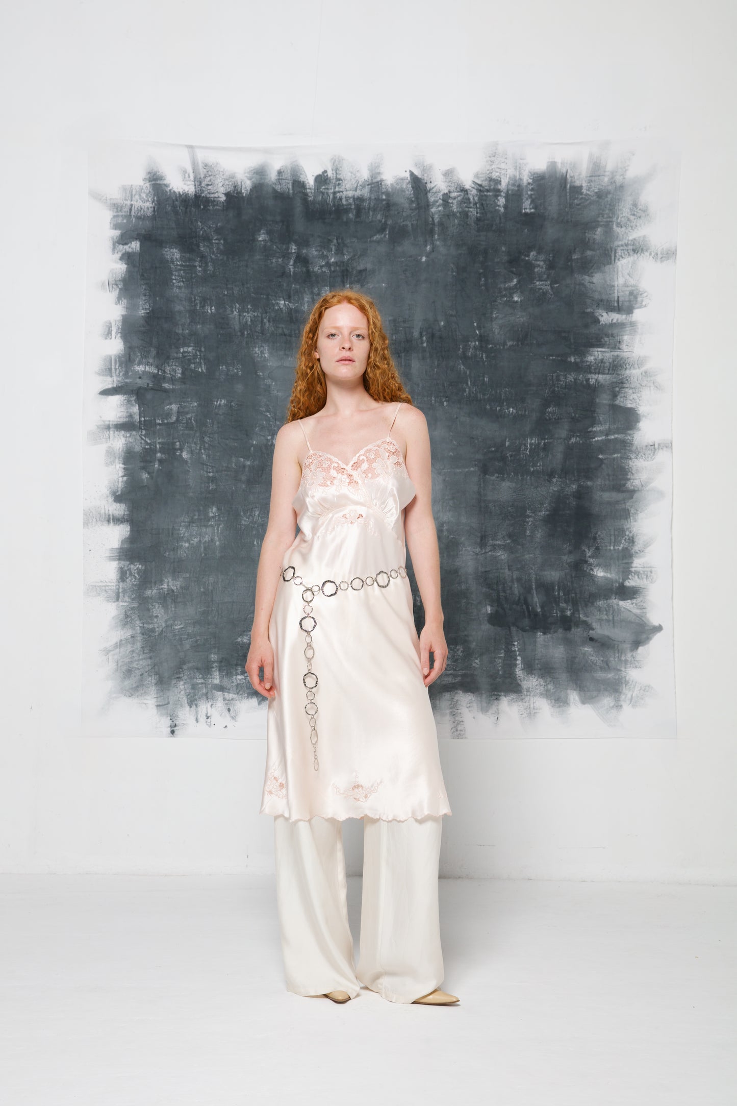 Slip dress in pura seta con ricami fatti a mano