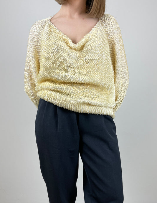 Maglia in paillettes fatta a mano