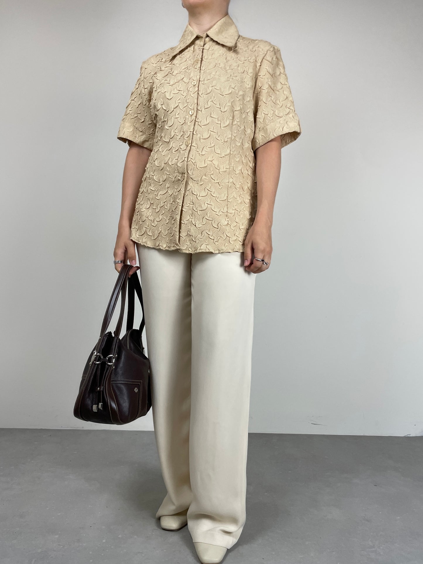 Camicia beige in tessuto crinkle