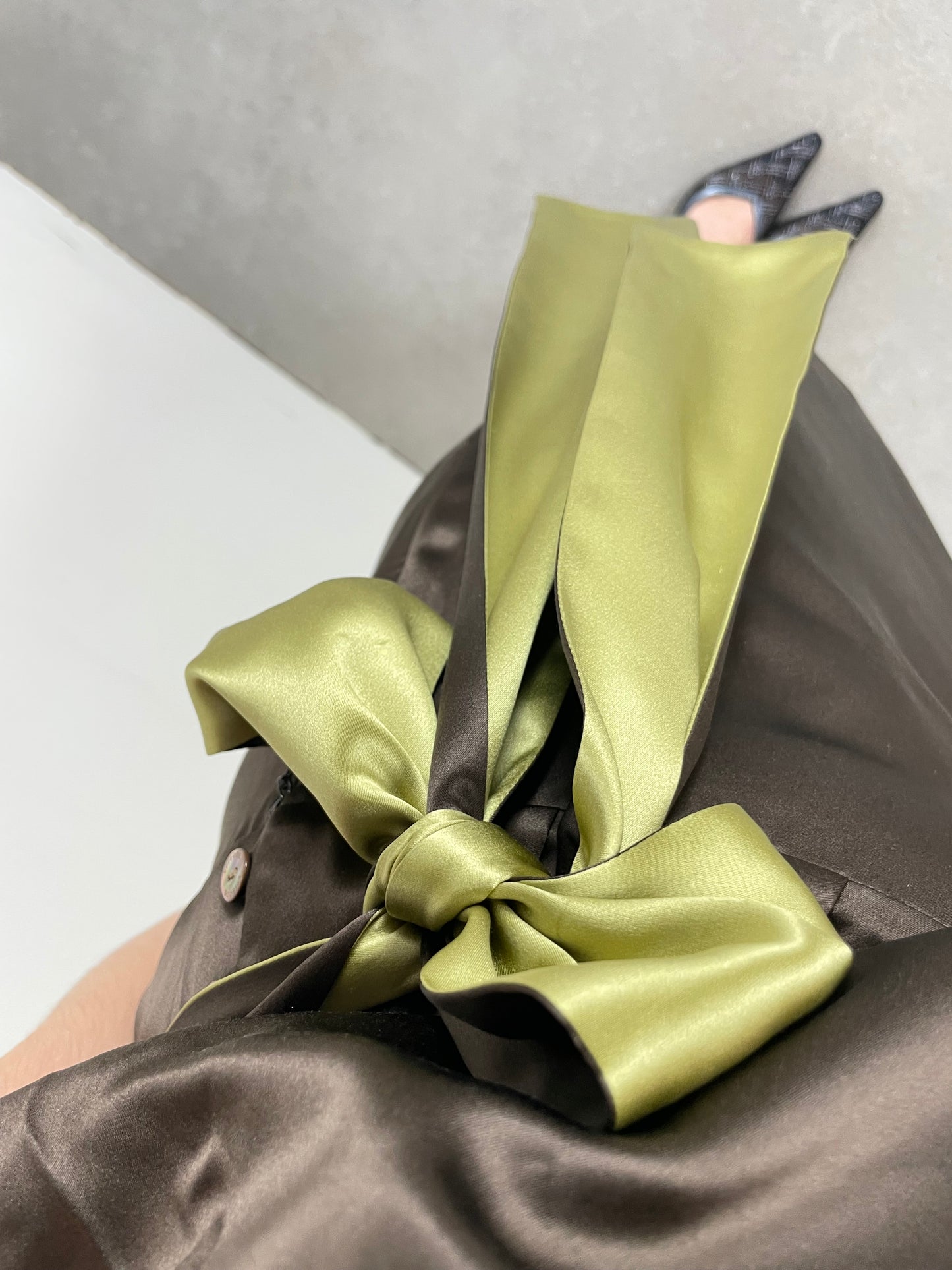 Abito in pura seta marrone e verde
