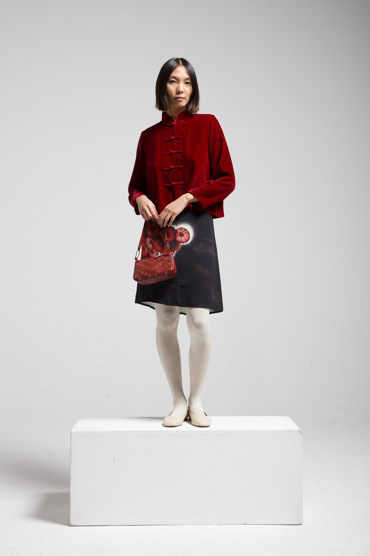 Borsetta in vera pelle bordeaux con occhielli