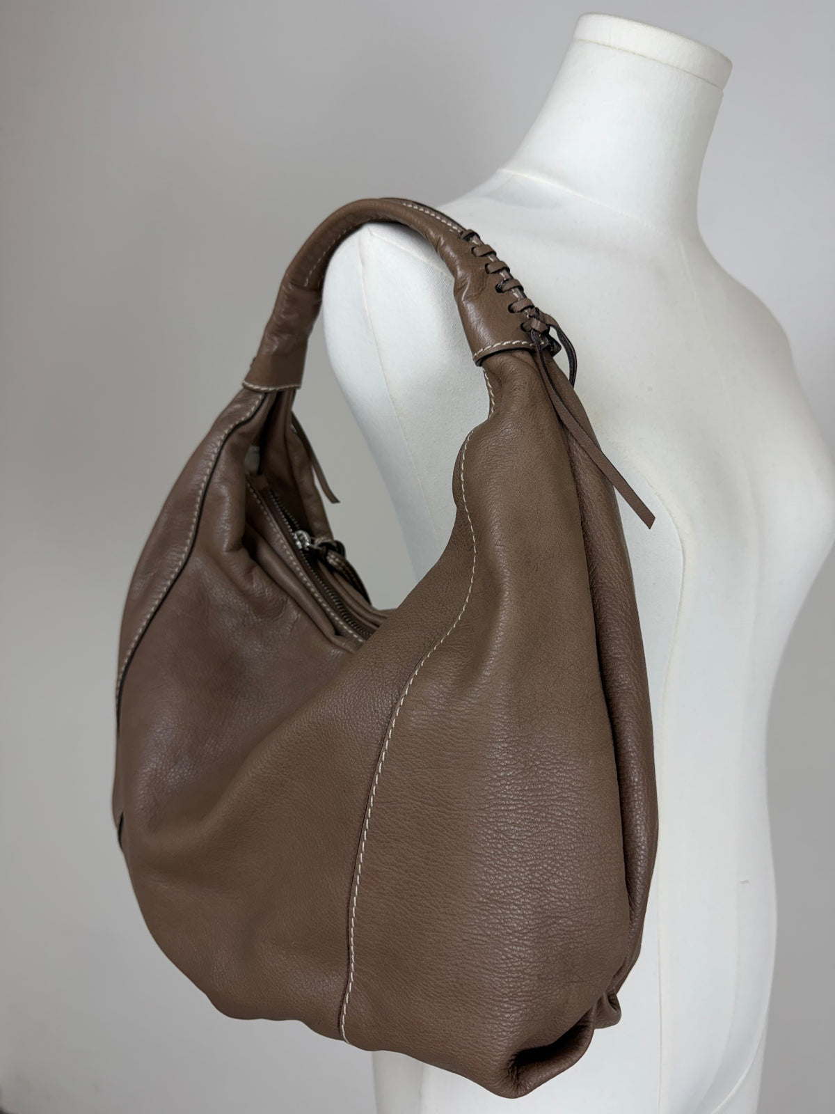 Borsa hobo in vera pelle color tortora