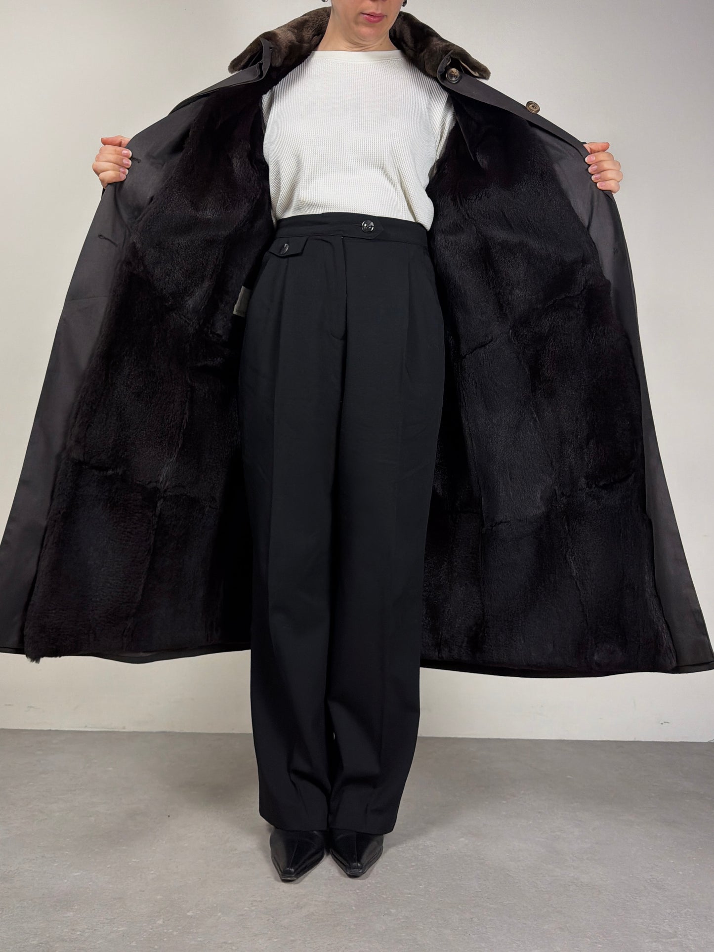 Trench vintage new old stock marrone, con l’interno staccabile in vera pelliccia lapin