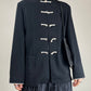 Giacca nera stile orientale con alamari bianchi