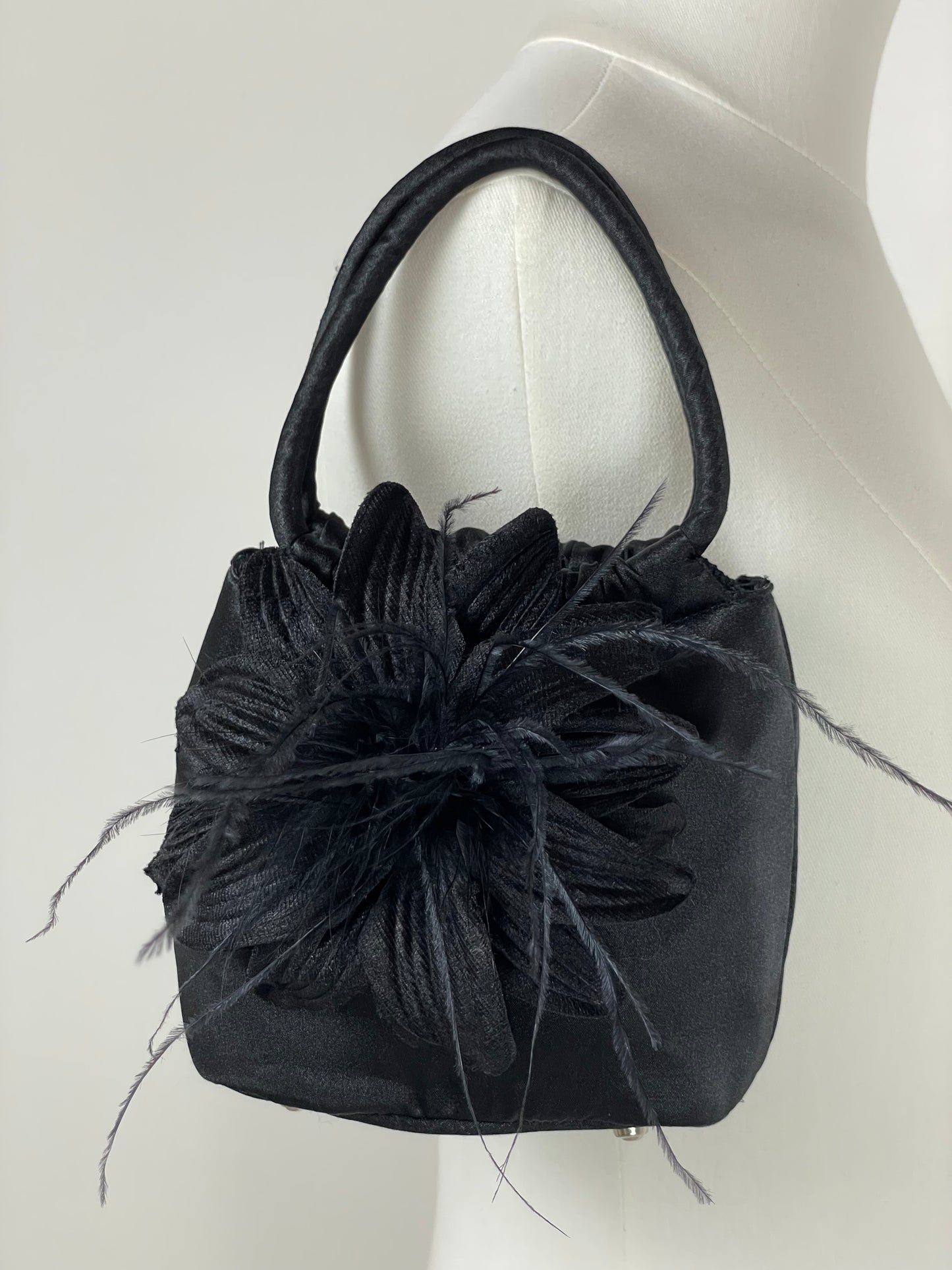 Borsetta vintage in raso con fiore