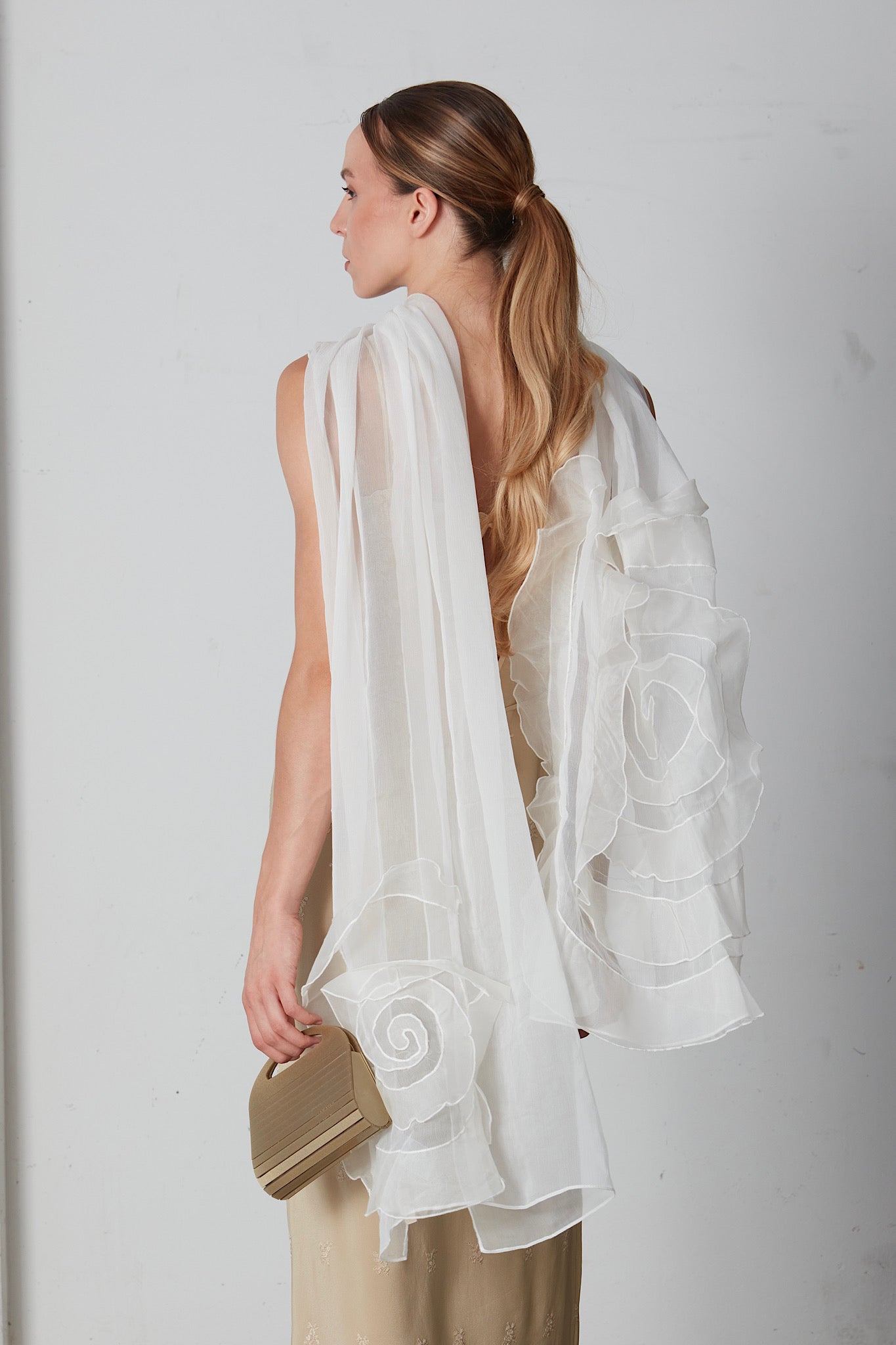 Stola Max Mara in organza di seta con ricamo floreale