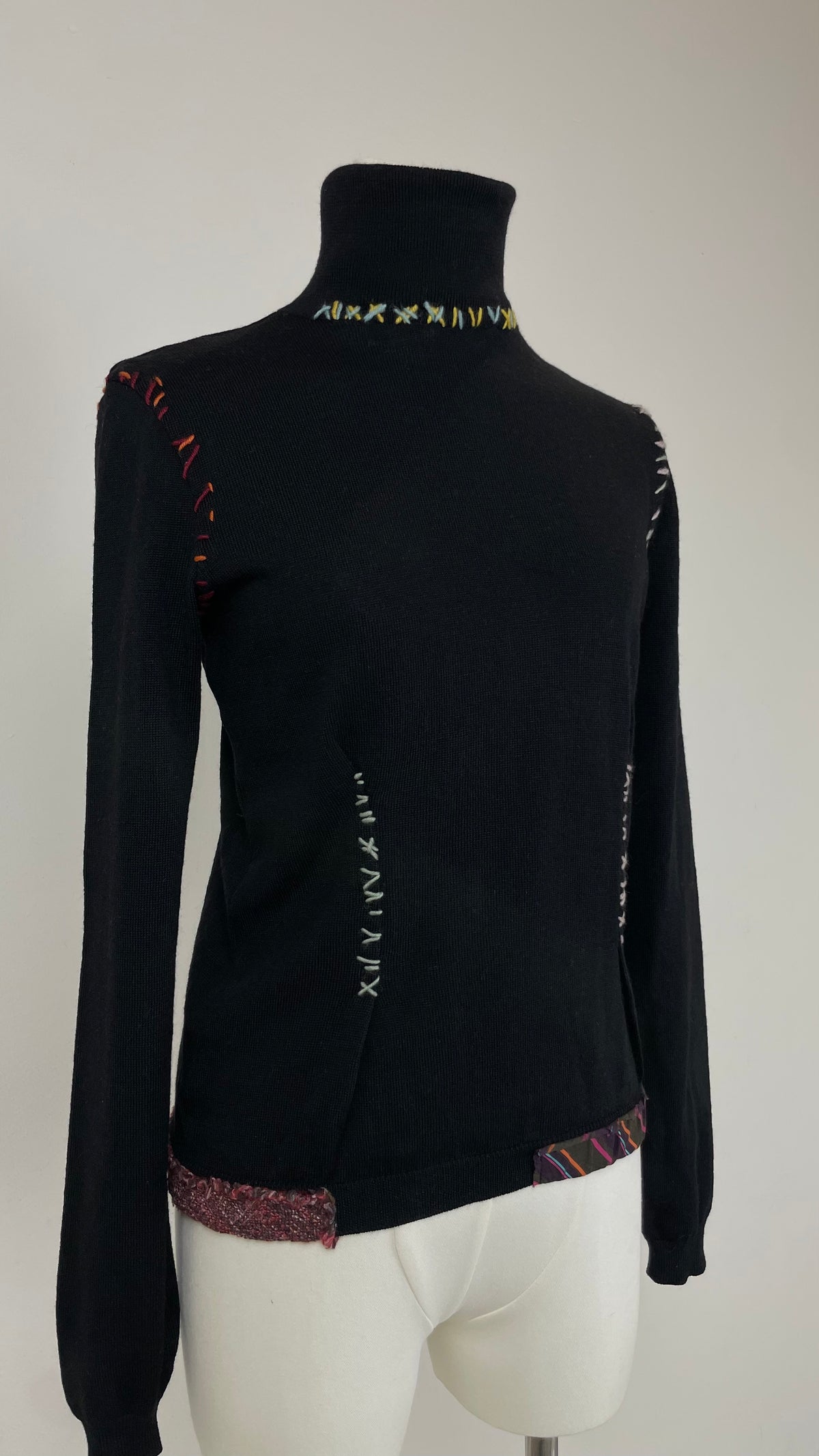 MOSCHINO maglione in lana con ricami manuali
