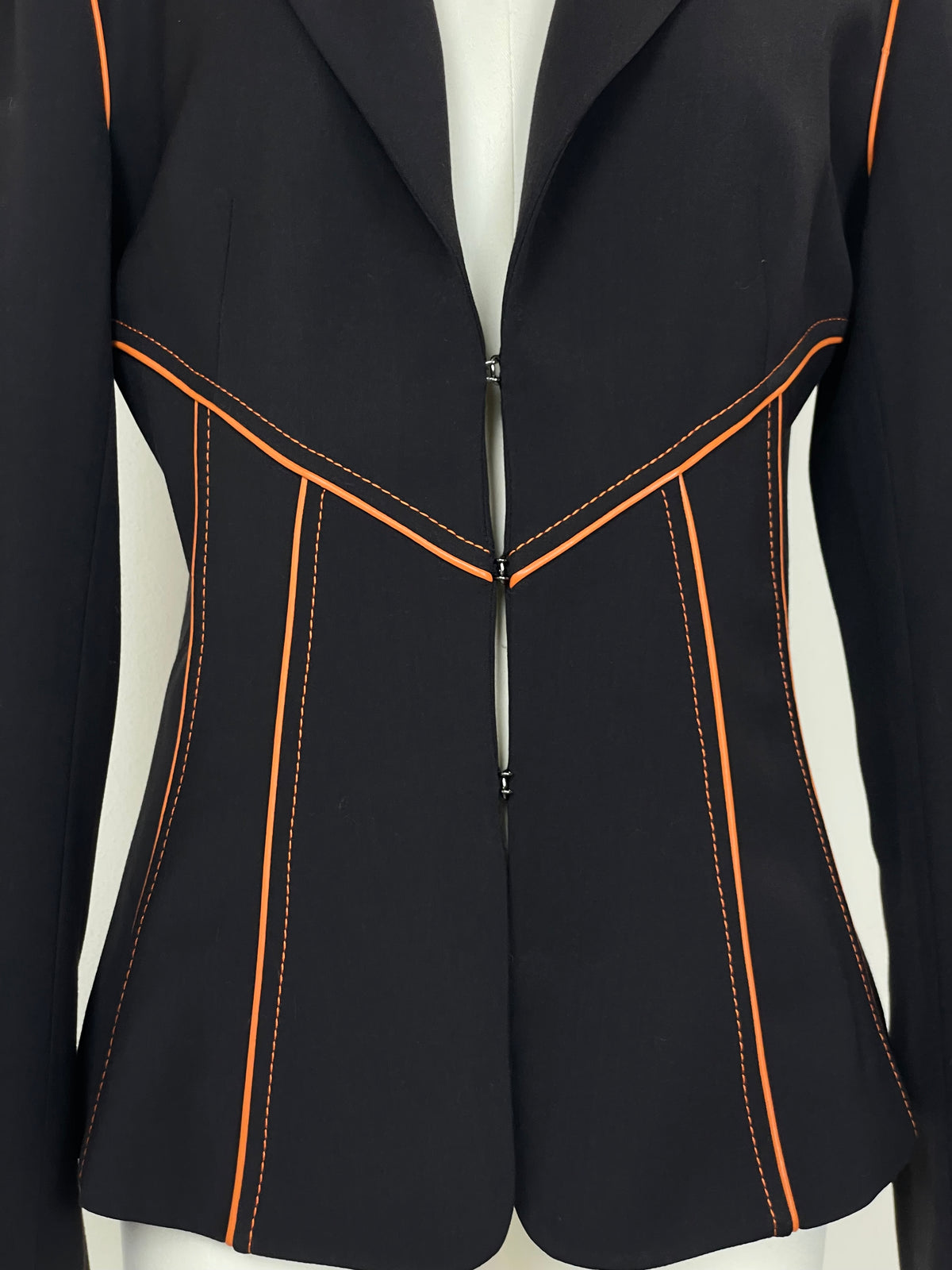 Blazer strutturato con profili in pelle arancione