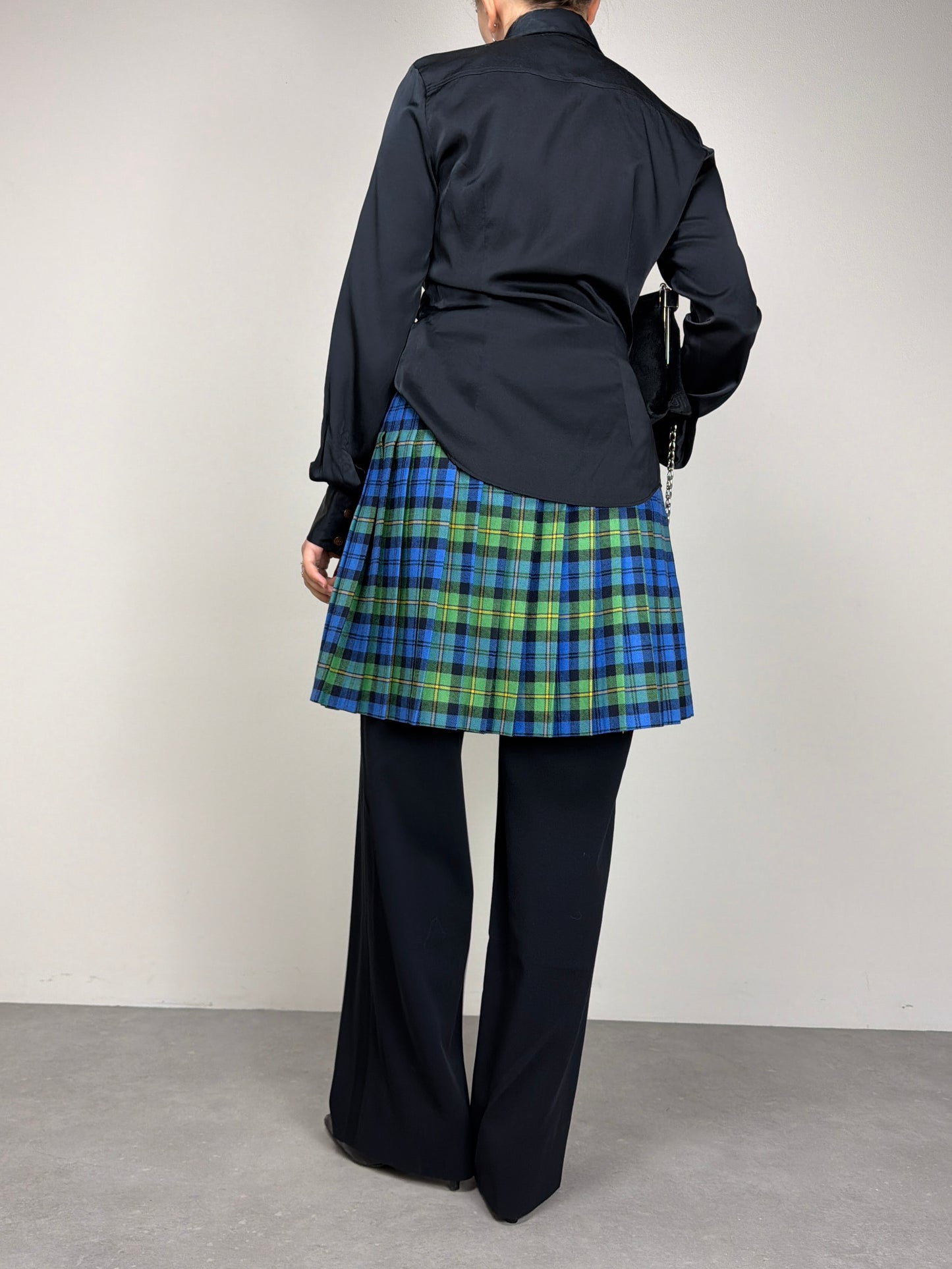 Gonna a pieghe in fantasia tartan con alamari