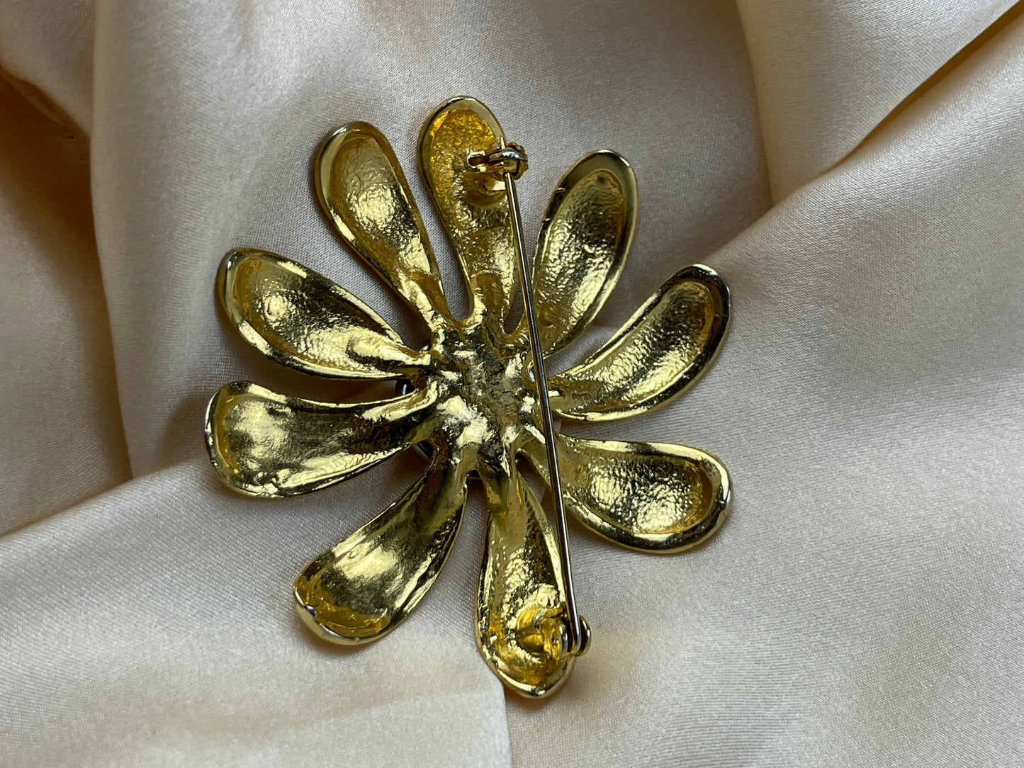 Flower brooch