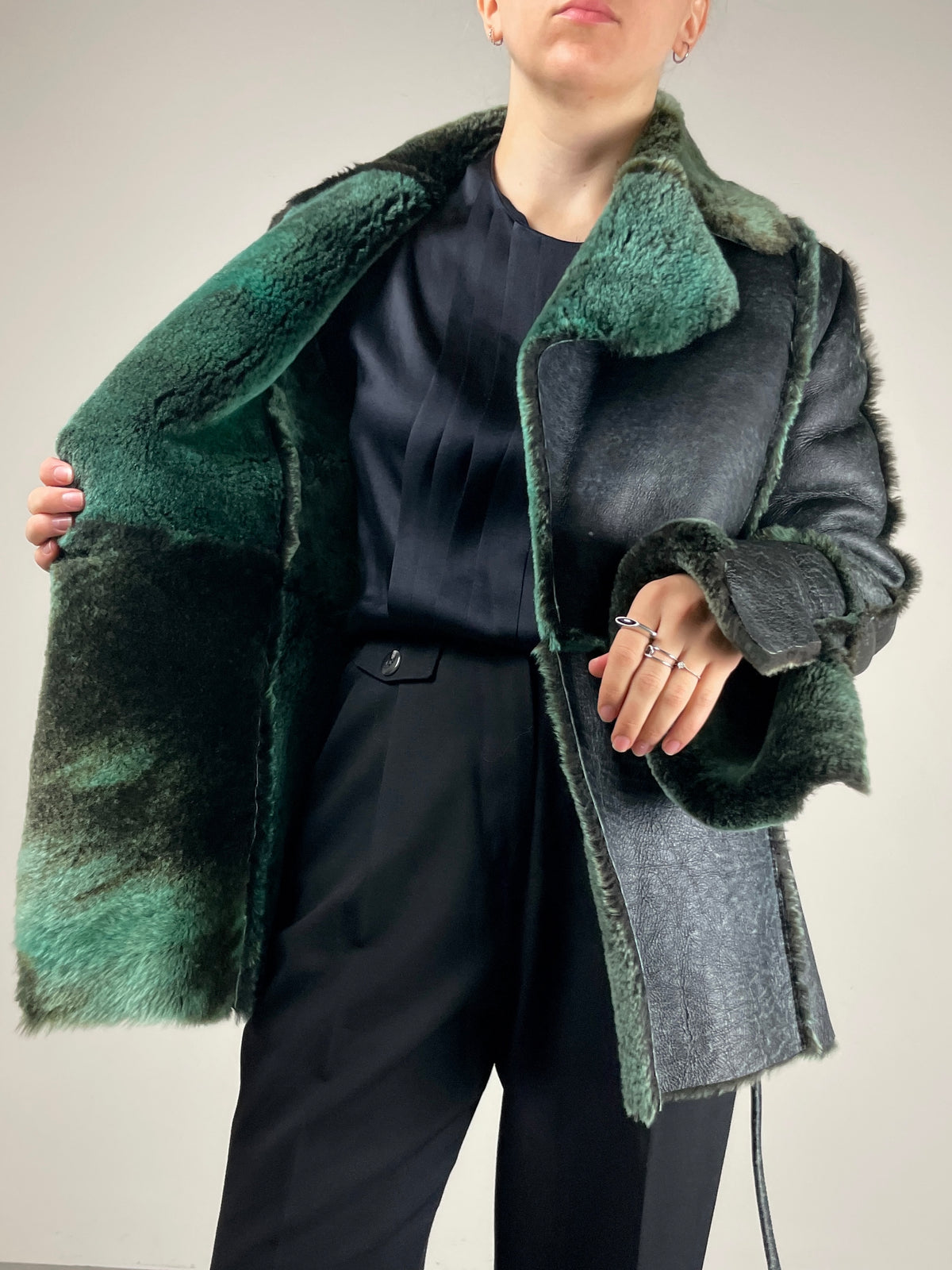 Shearling vintage Made in Italy antracite con riflessi verde salvia