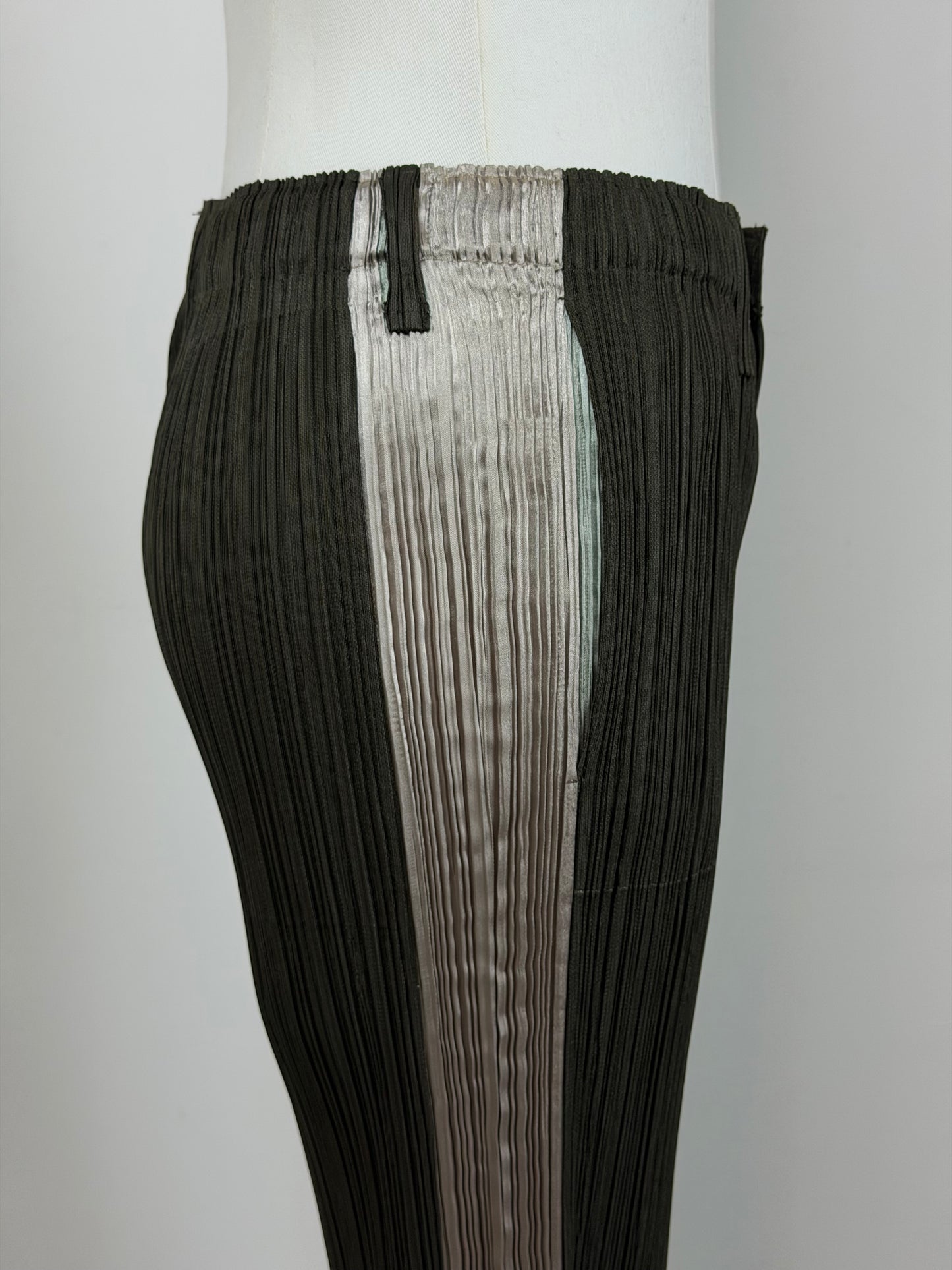 Pleats Please Issey Miyake pantaloni