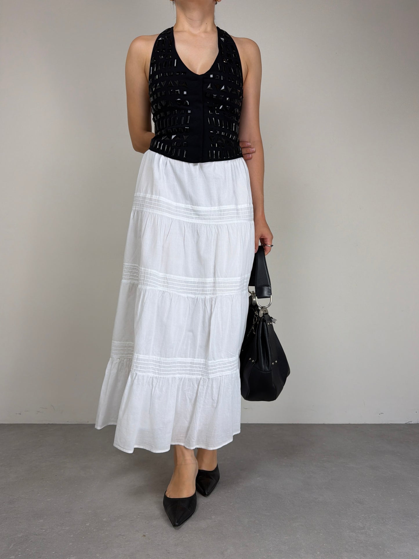 Top nero con pietre nere sfaccettate
