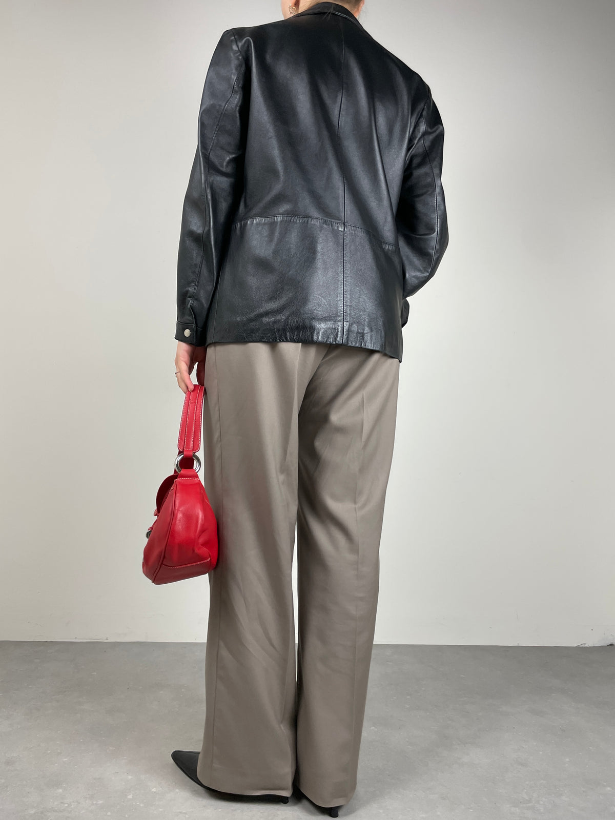 Giacca minimal in vera pelle nera