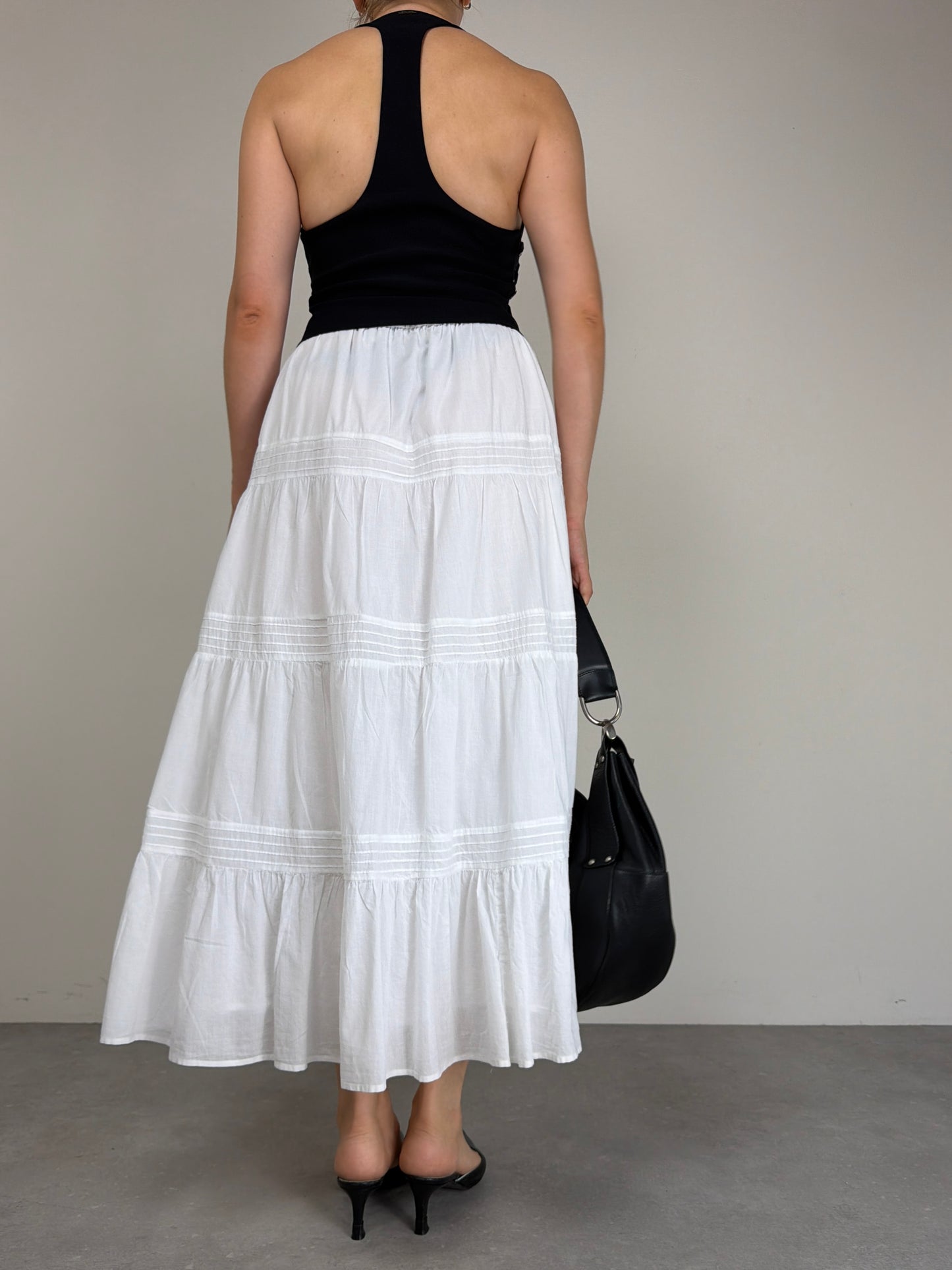 Top nero con pietre nere sfaccettate