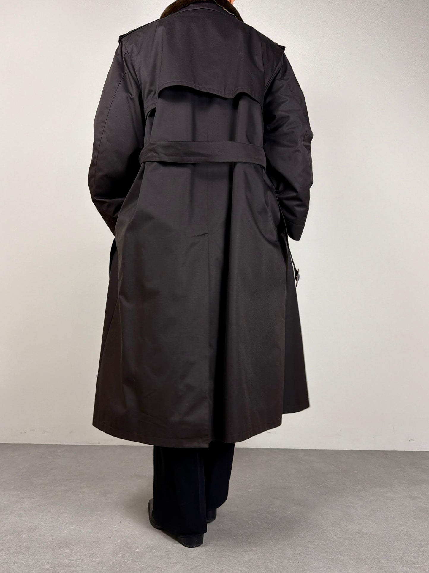 Trench vintage new old stock marrone, con l’interno staccabile in vera pelliccia lapin