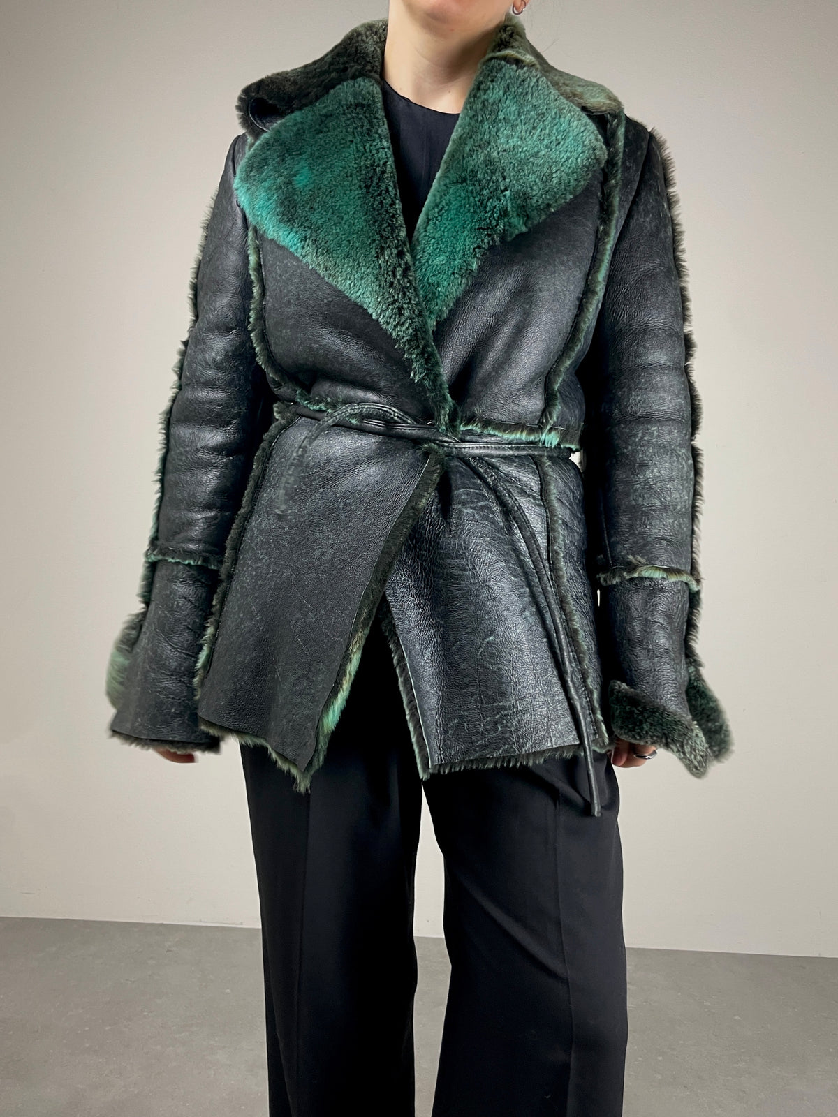 Shearling vintage Made in Italy antracite con riflessi verde salvia