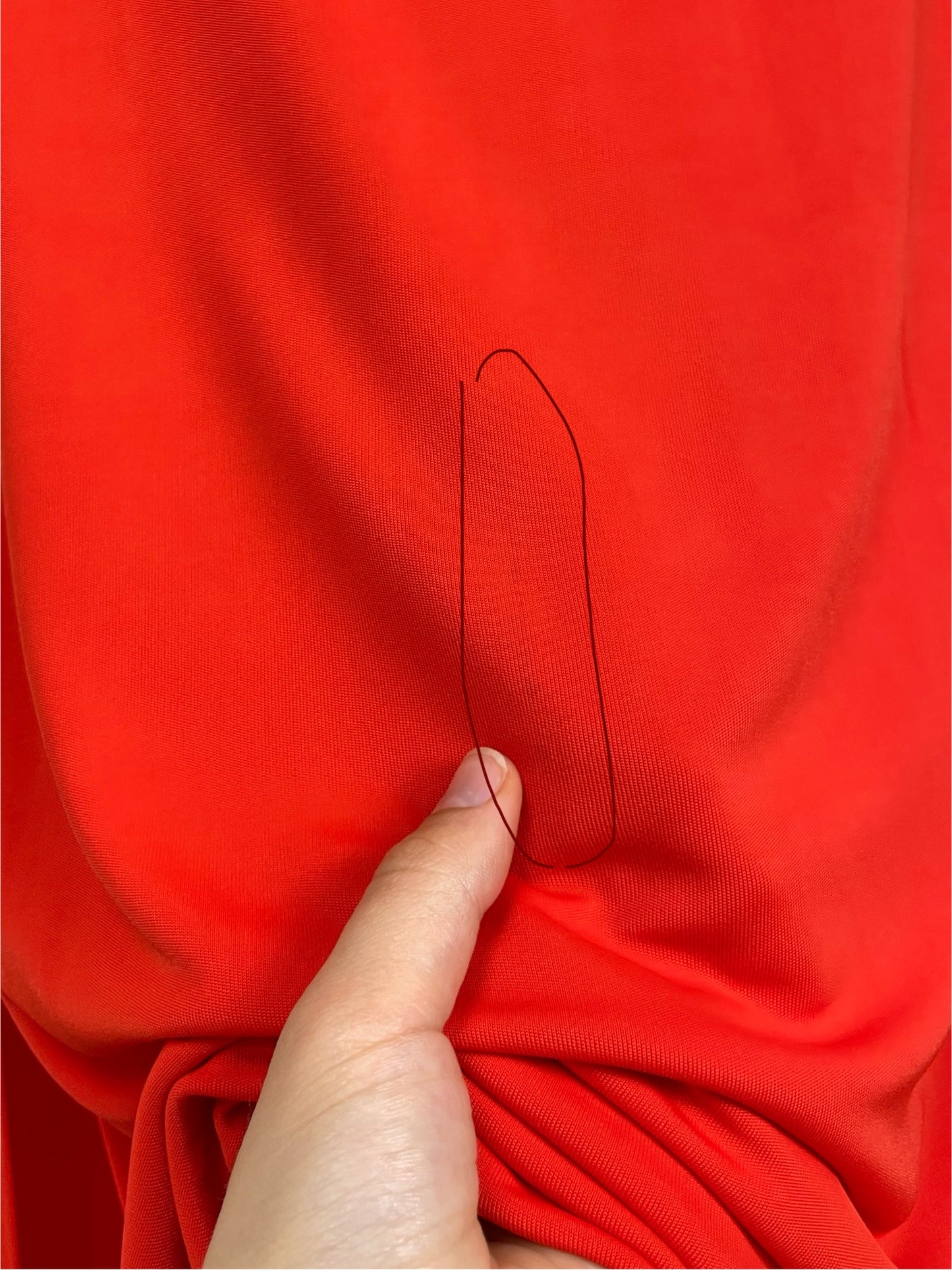 Abito in viscosa con scollo asimmetrico