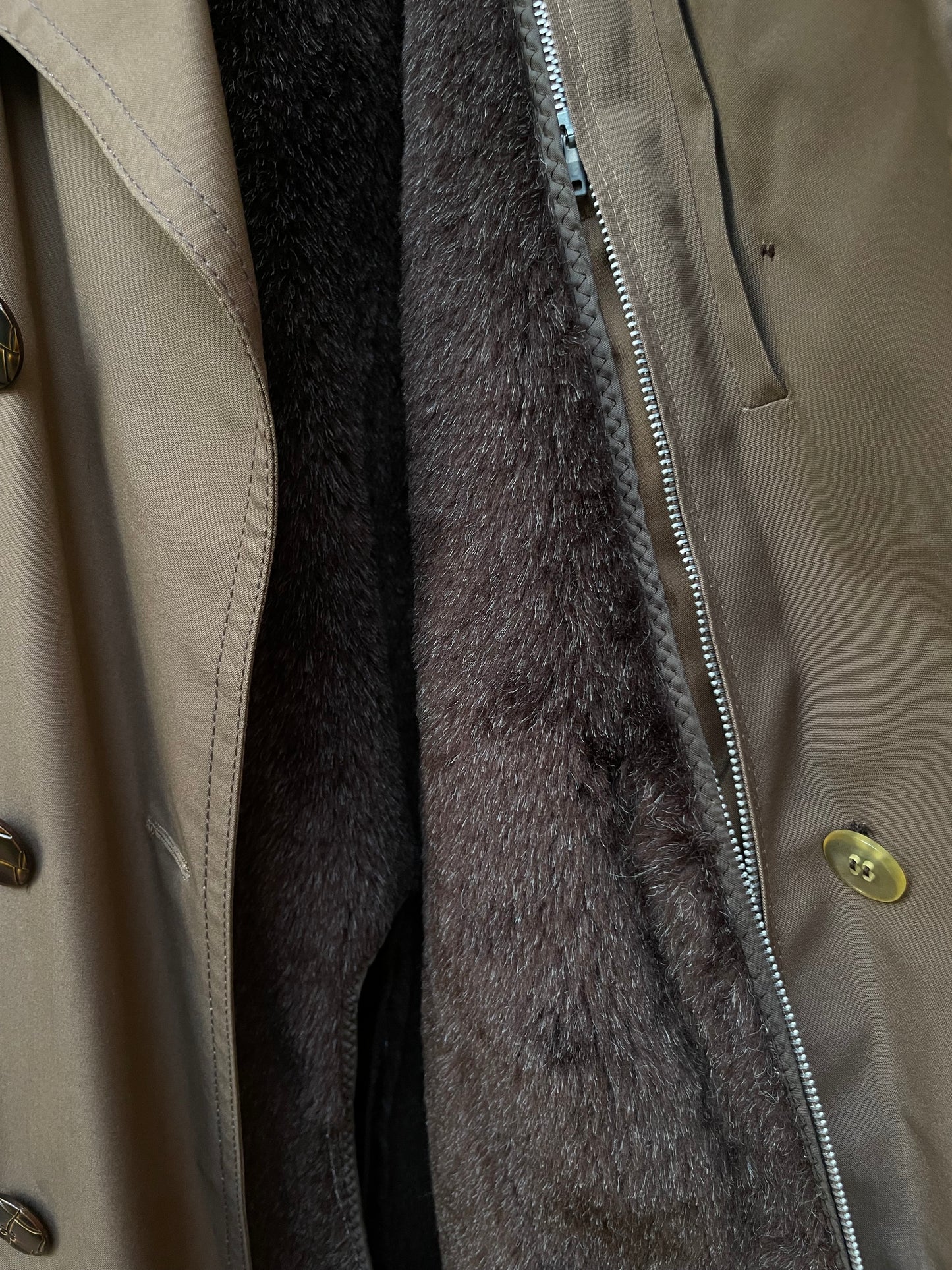 Trench vintage con gilet in finta pelliccia rimovibile