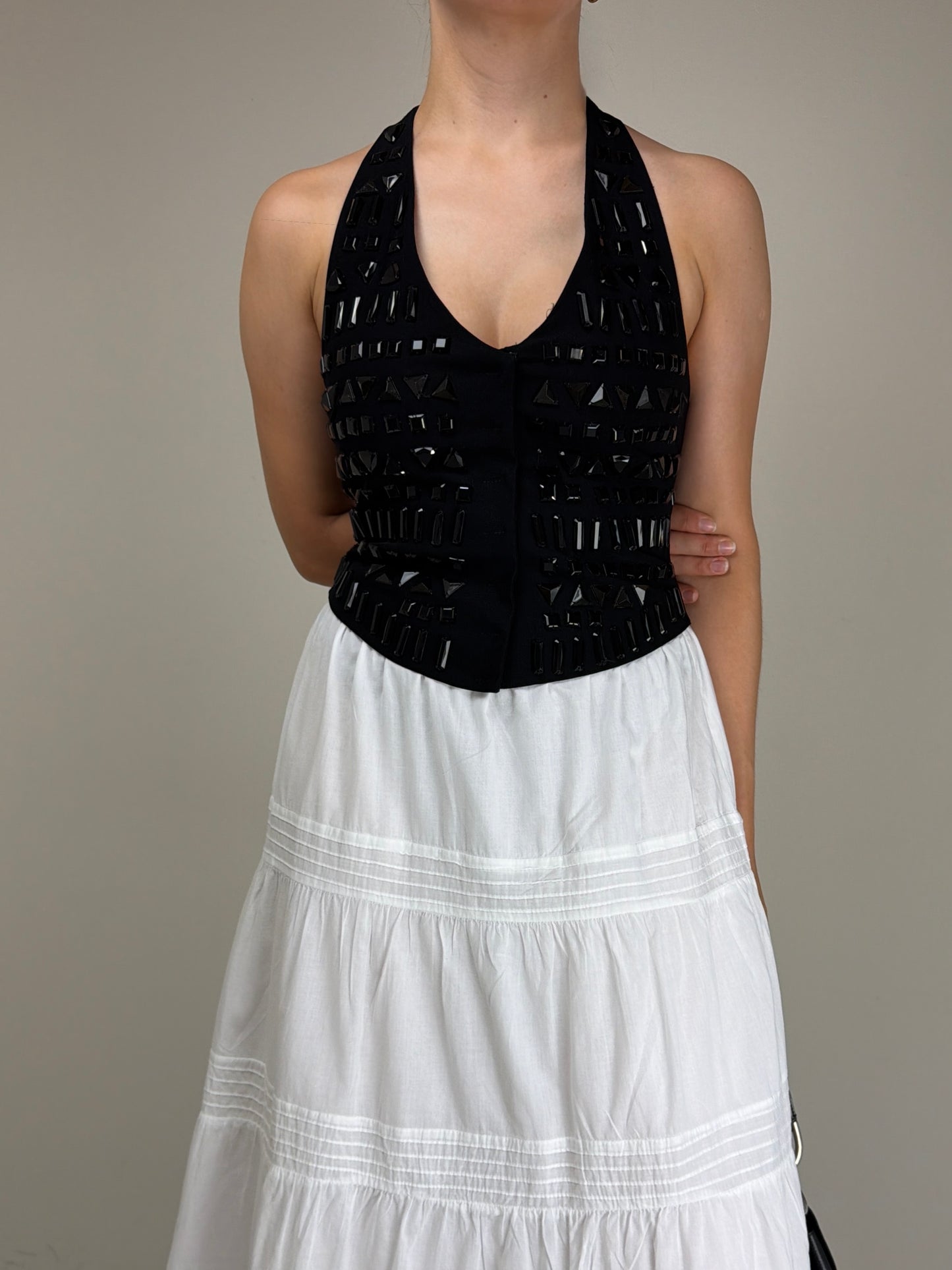 Top nero con pietre nere sfaccettate
