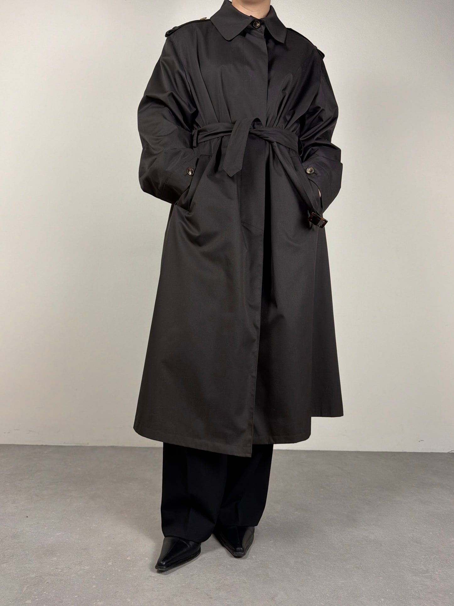 Trench vintage new old stock marrone, con l’interno staccabile in vera pelliccia lapin