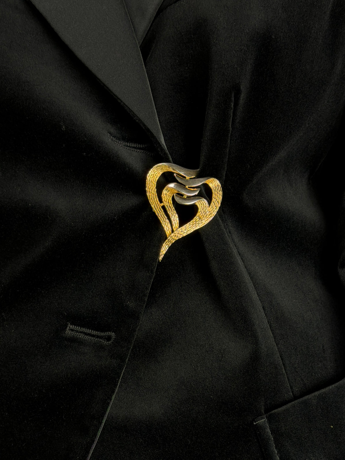 Spilla a cuore astratto