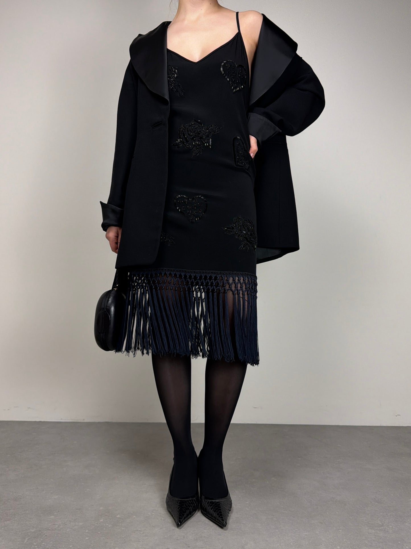 Abito vintage con frange e ricami